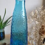 Carafe en verre bleu
