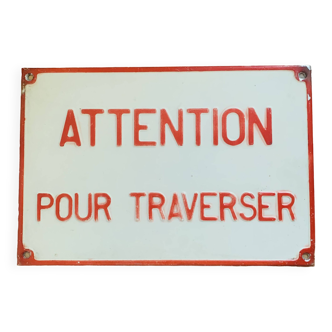 Plaque « Attention pour traverser »