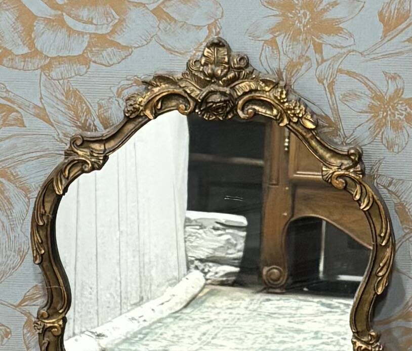 Elegant and ornate vintage wall mirror – Golden Rococo style – 51cm × 35cm