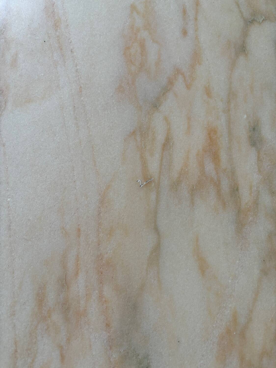 Table basse vintage en marbre rose
