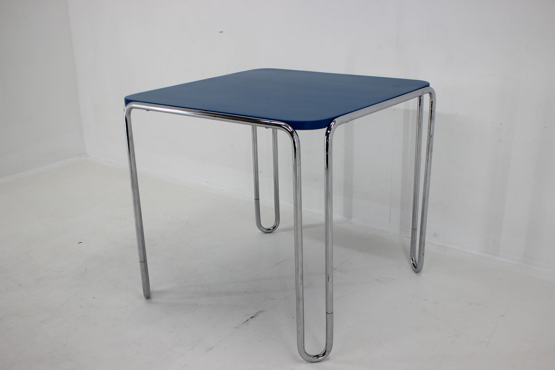 1930s Marcel Breuer Set of  B10 Bauhaus Tubular Table  and B34 Armachairs by Mucke Melder, CZ