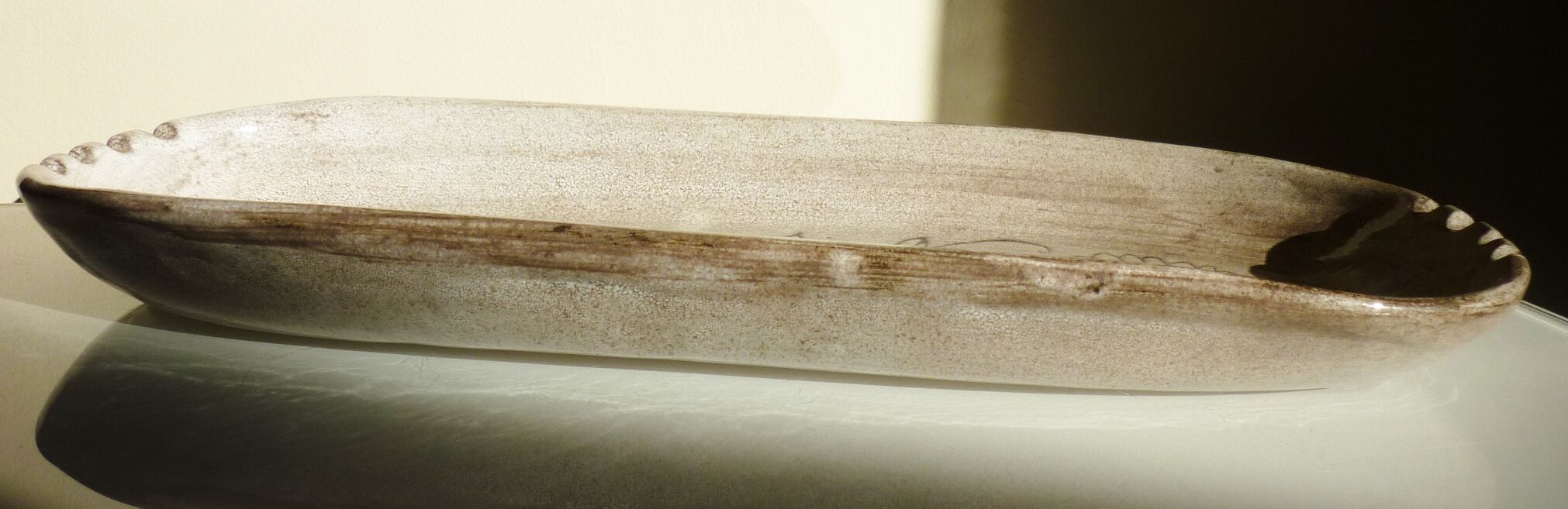 Glazed art ceramic dish, 1950s/1960s, signed La Tournerie, stylized decoration