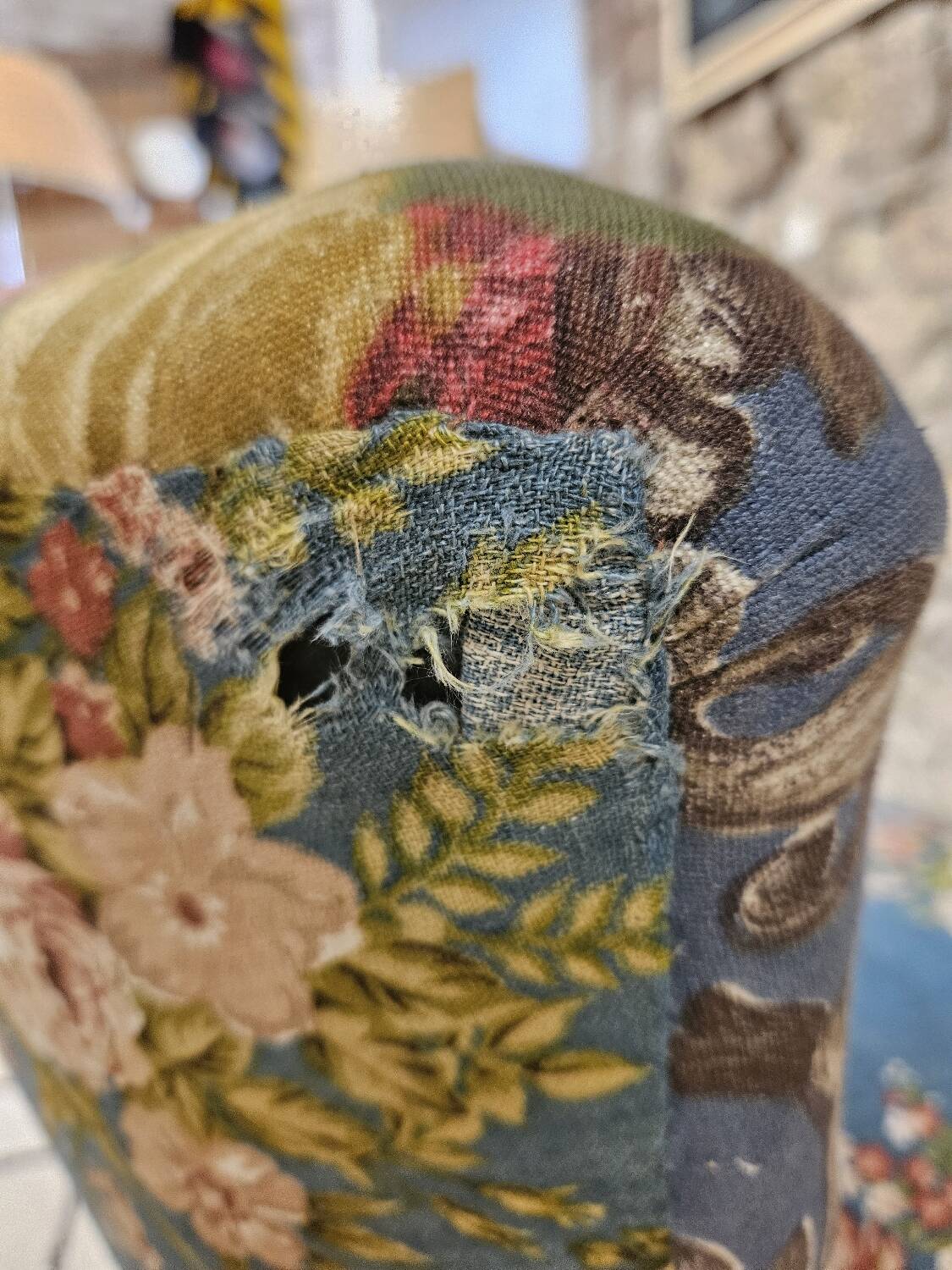 Fauteuil coktail en tissu fleuri, 1960