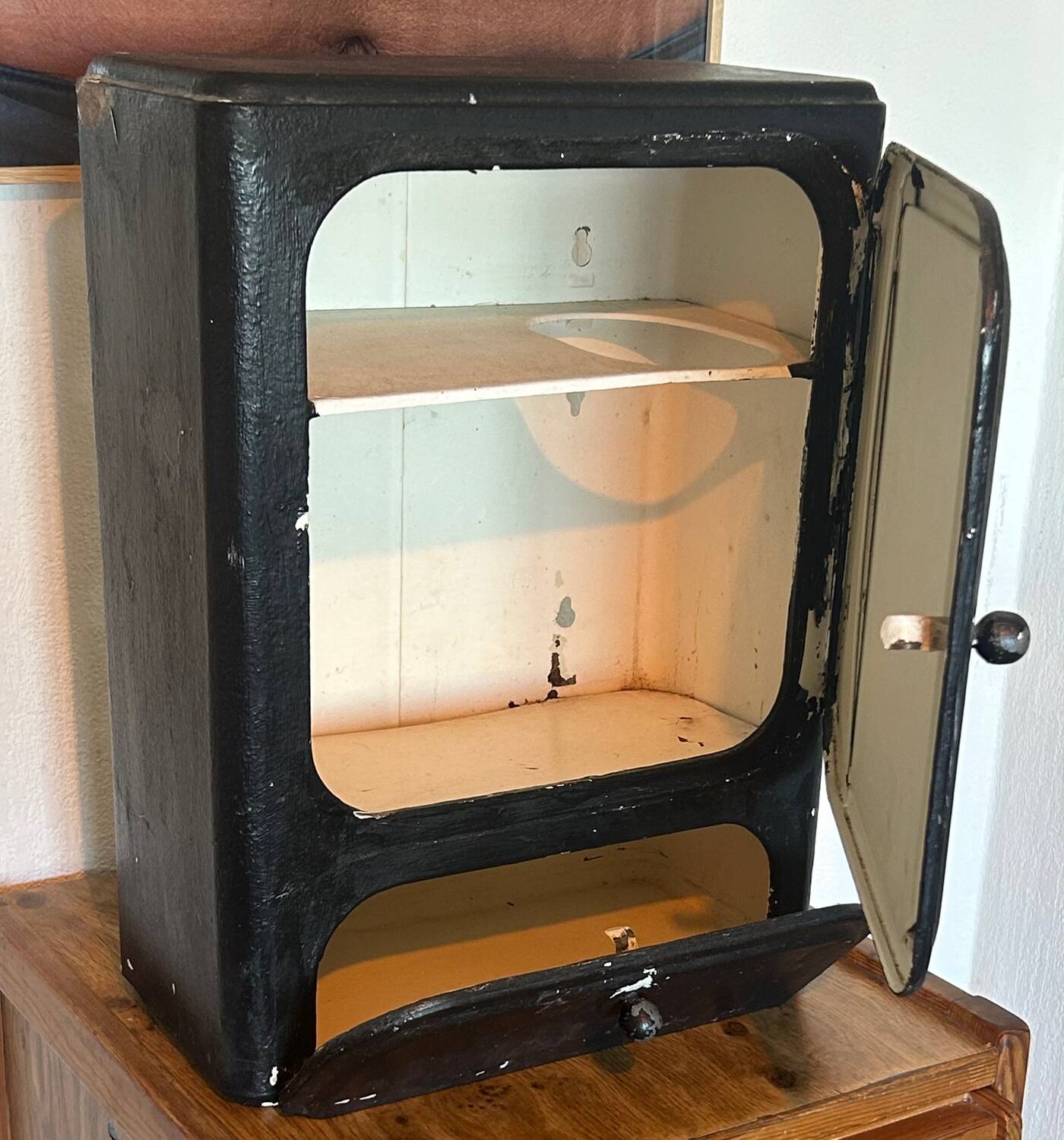 Bathroom wall storage unit