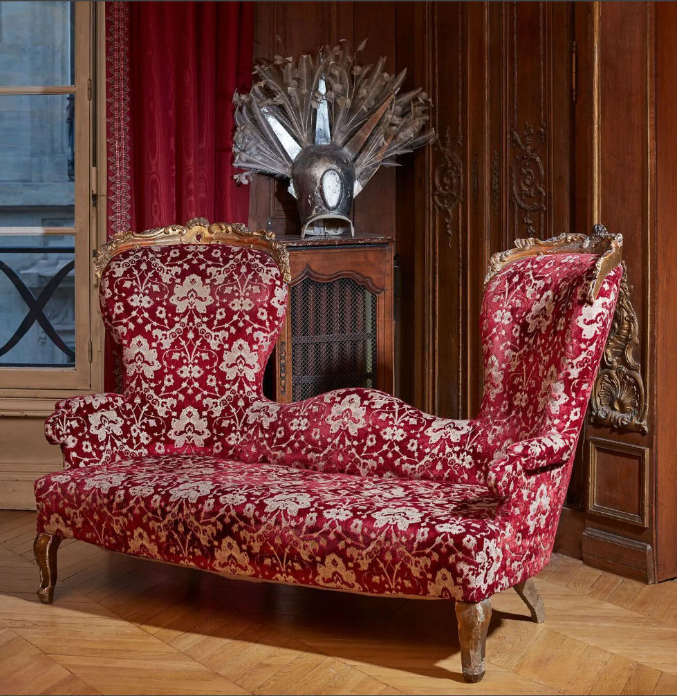 Baroque "loveseat" bench