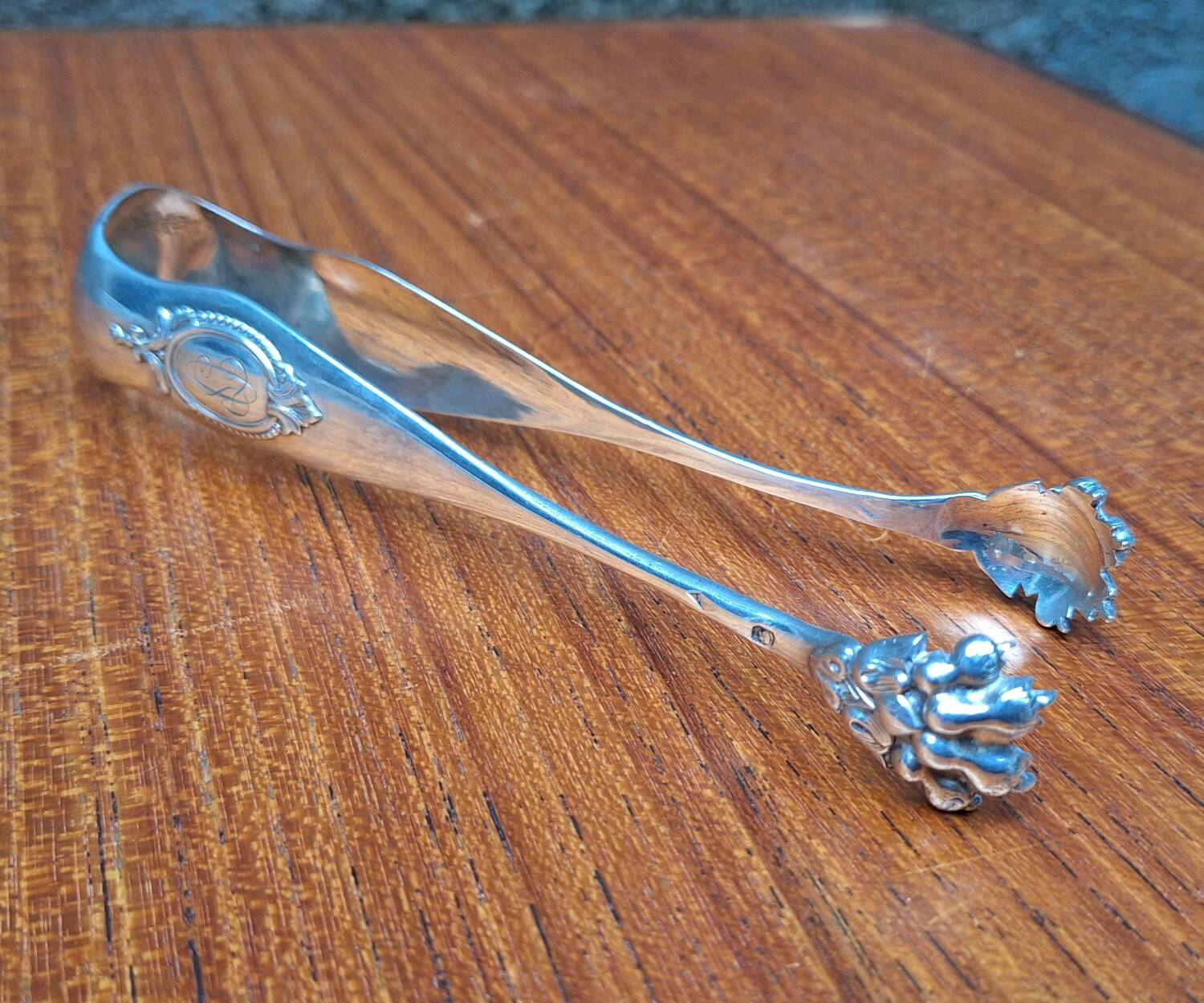 Sugar tongs or ice tongs in solid silver