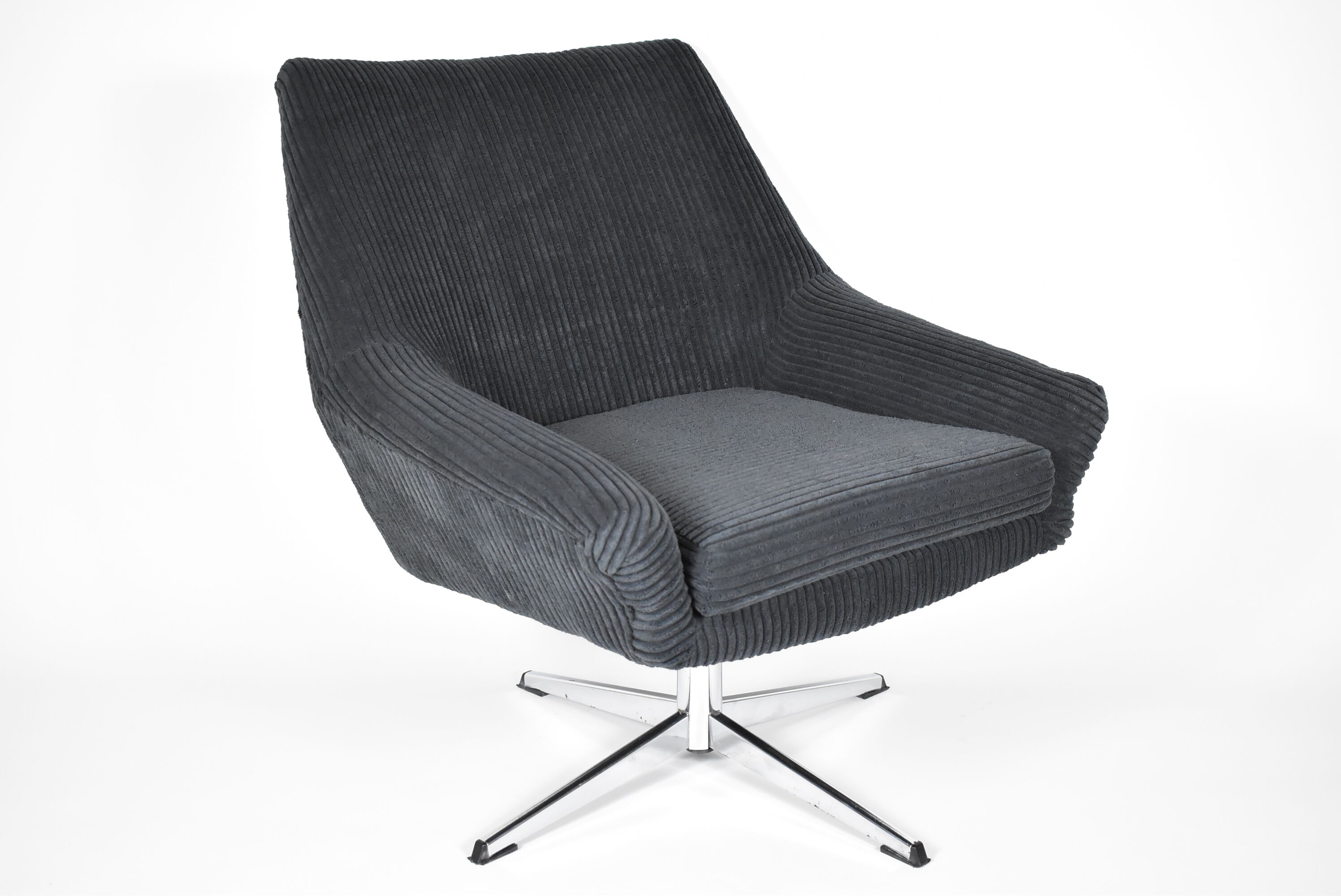 Mid-century armchair Shell, Deutsche Democratic Republic, DDR, 1960s, Black Cord, Chrome