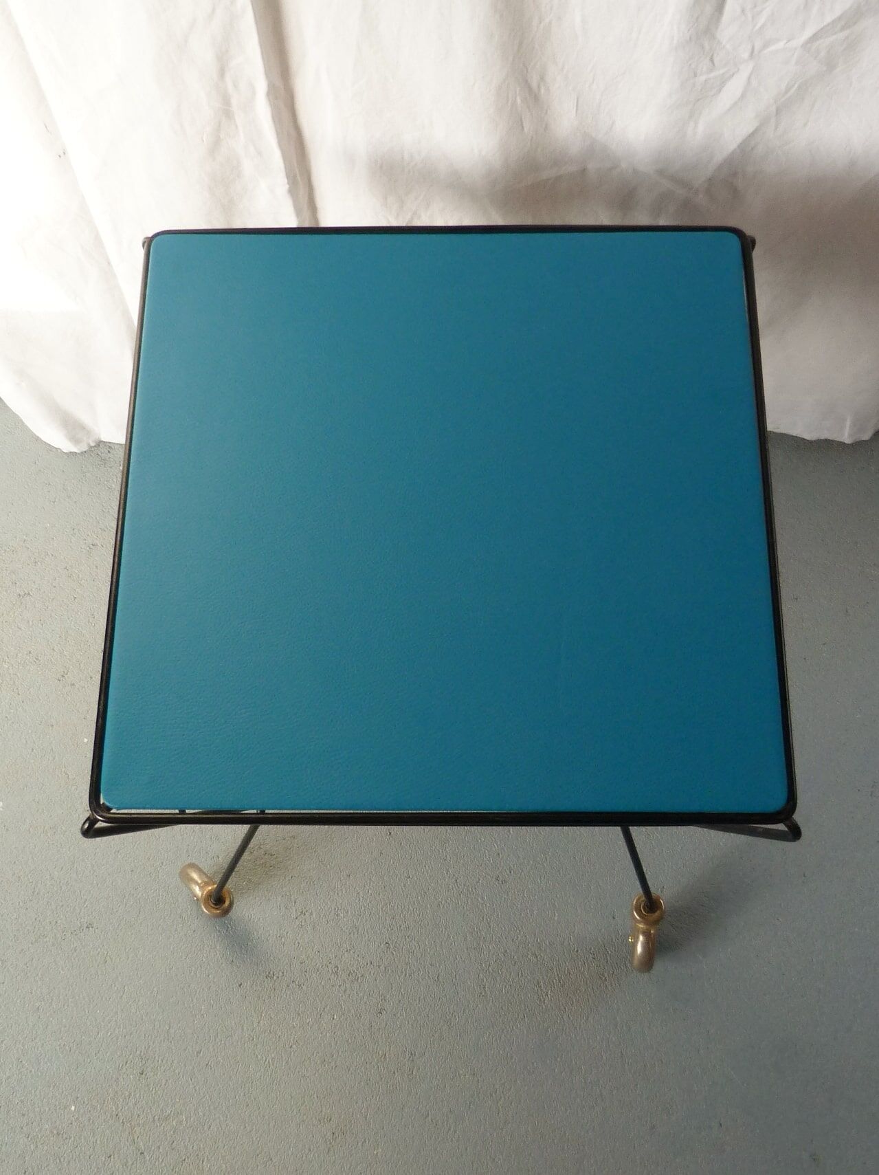 Table magazine table