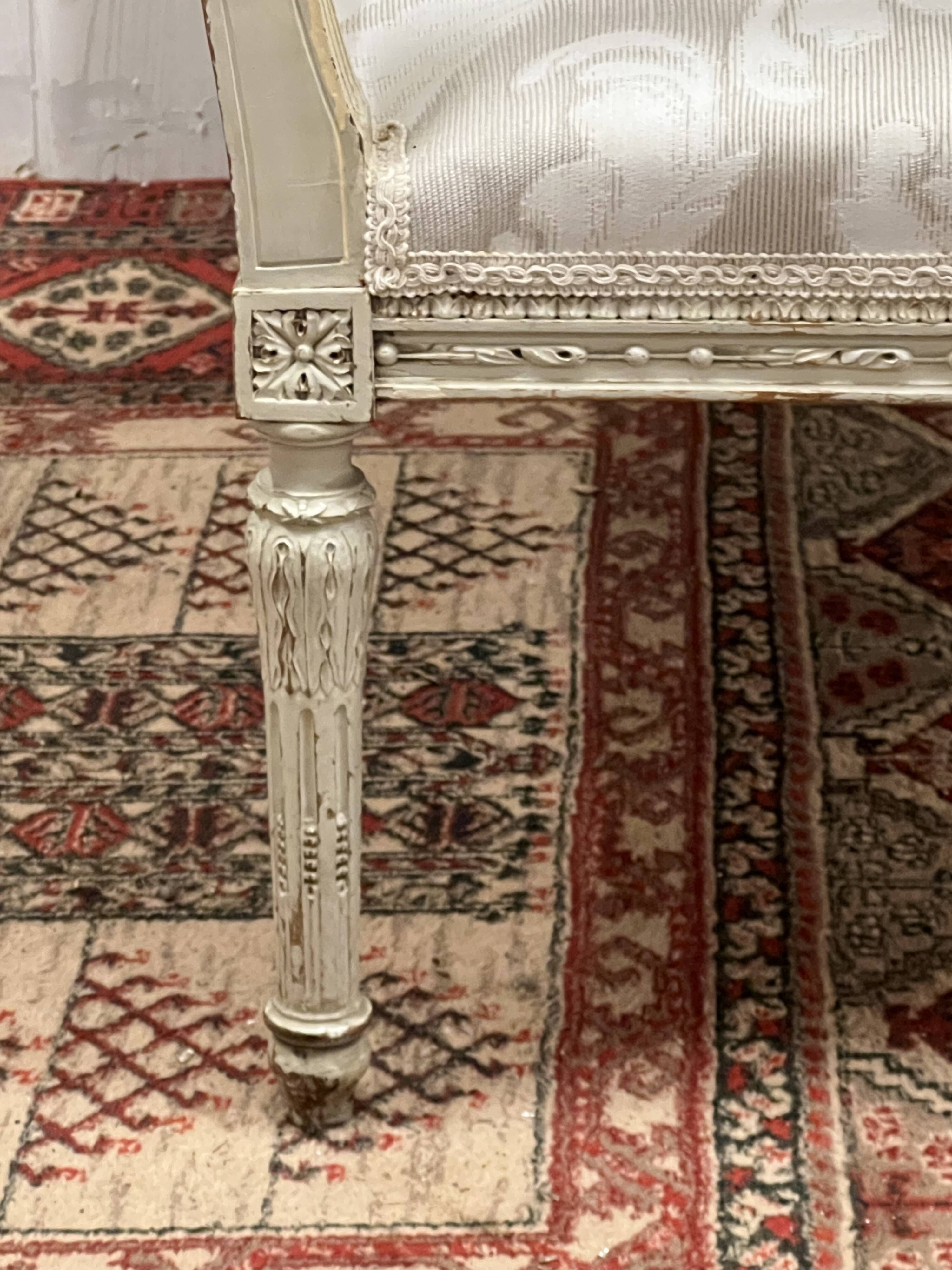 Salon style Louis XVI