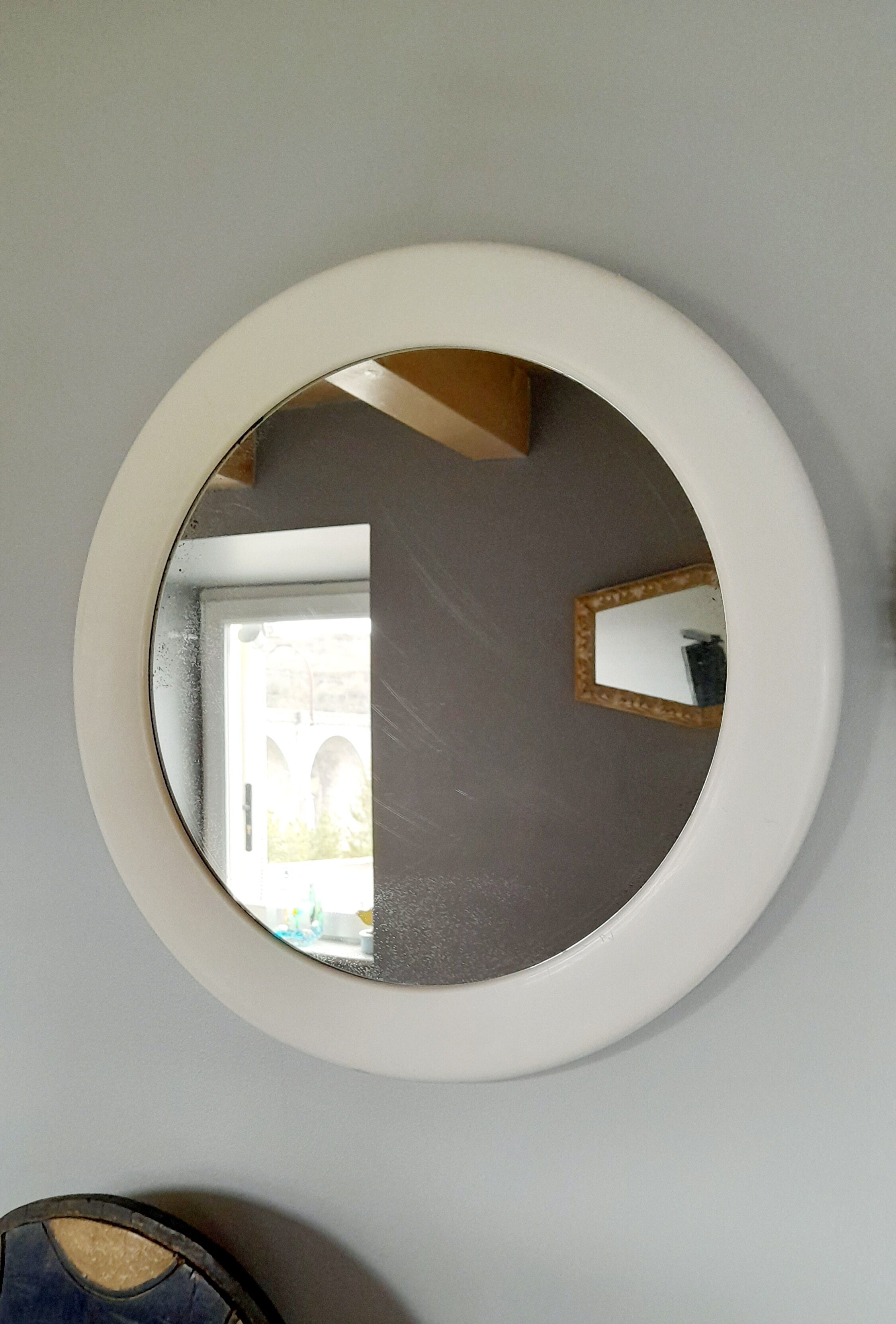 Round plastic mirror 70s