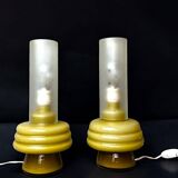 Lampes de table en verre opalin vert olive