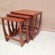 Tables gigognes