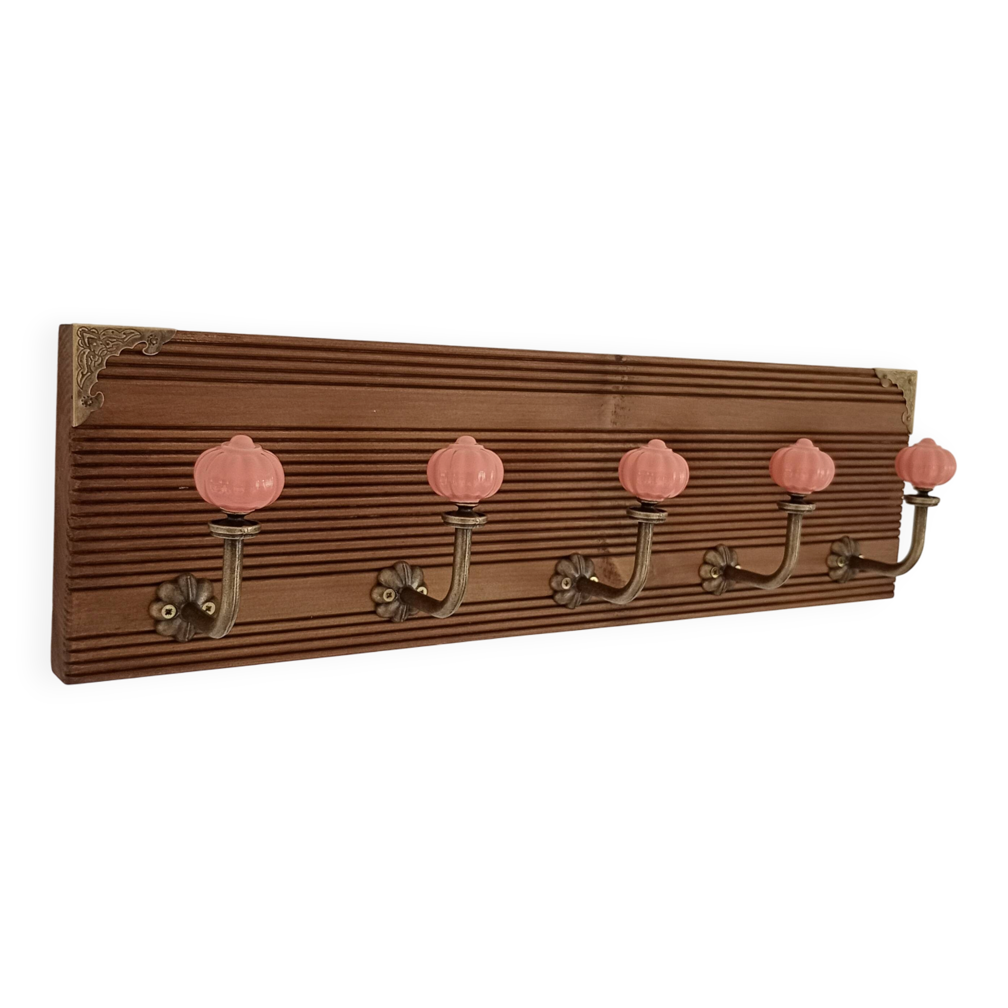 Wall-mounted coat rack with 5 hooks, powder pink ceramic and stained wood, 50 cm.