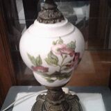 Sumptuous tulip glass lamp