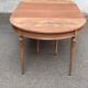 Table à manger ronde extensible Louis XVI décapée en acajou massif et laito