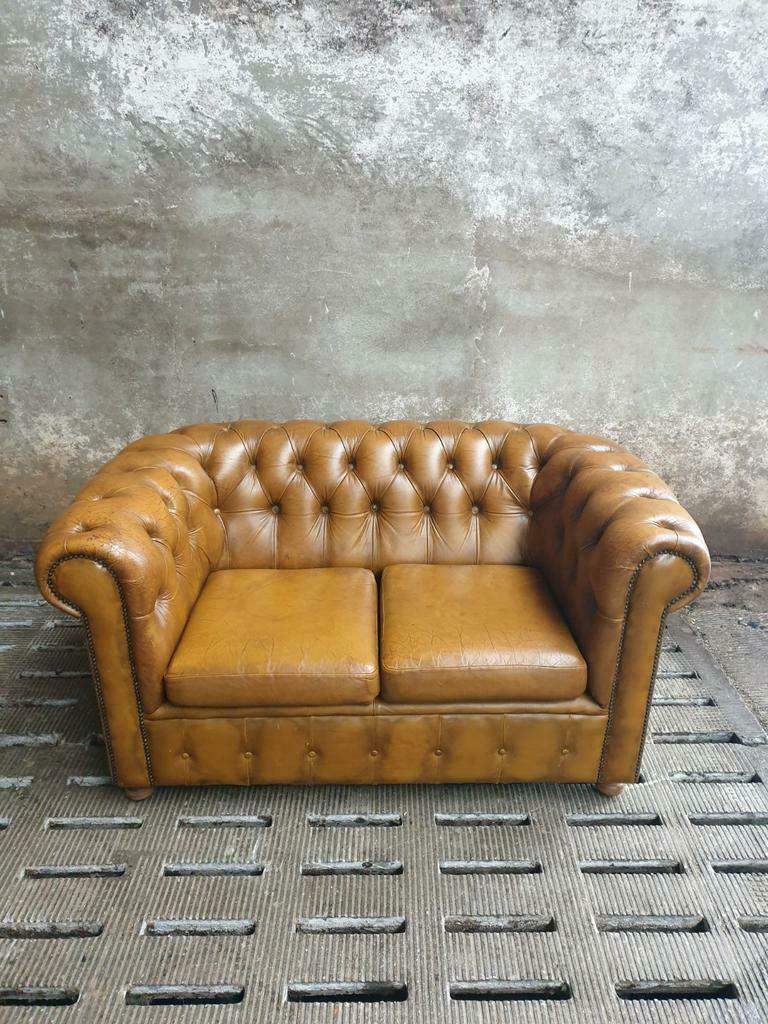 Old Chesterfield sofa 2 seater 140 cm