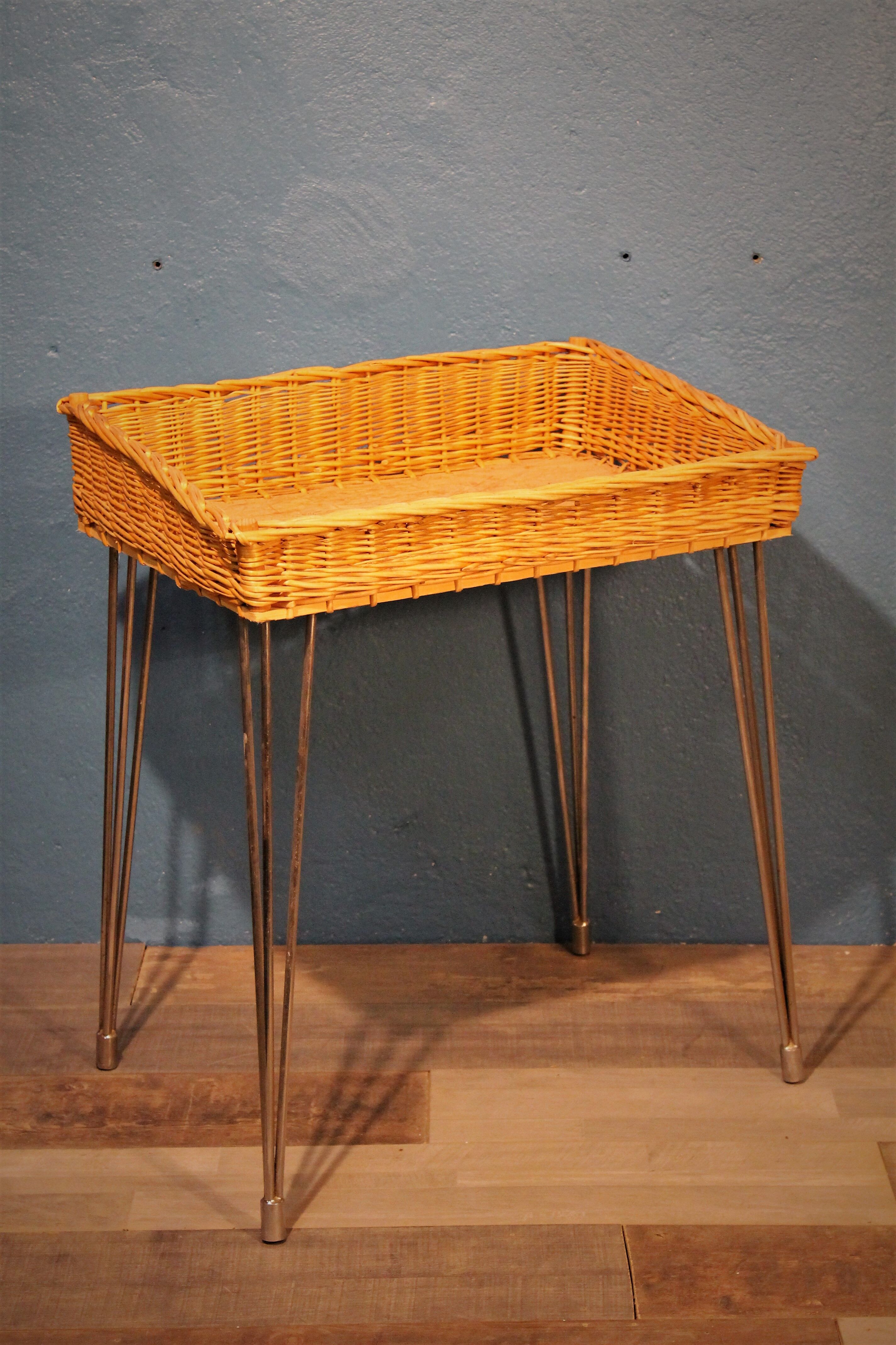 Basket on foot vintage 1970