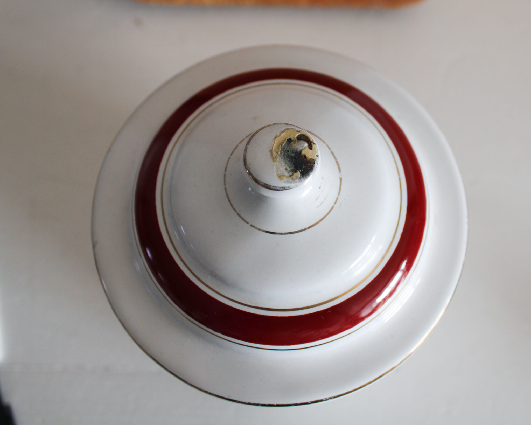 Enamelled metal pot