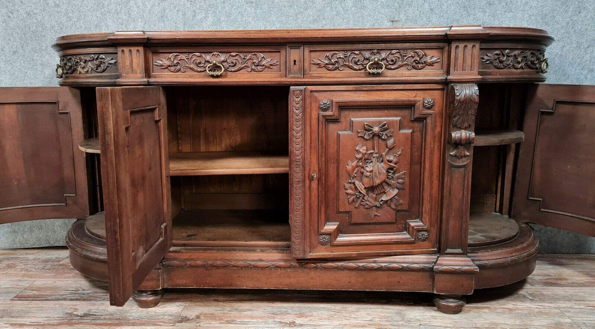 Half-moon style half-moon style sideboard Renaissance in solid walnut around 1850