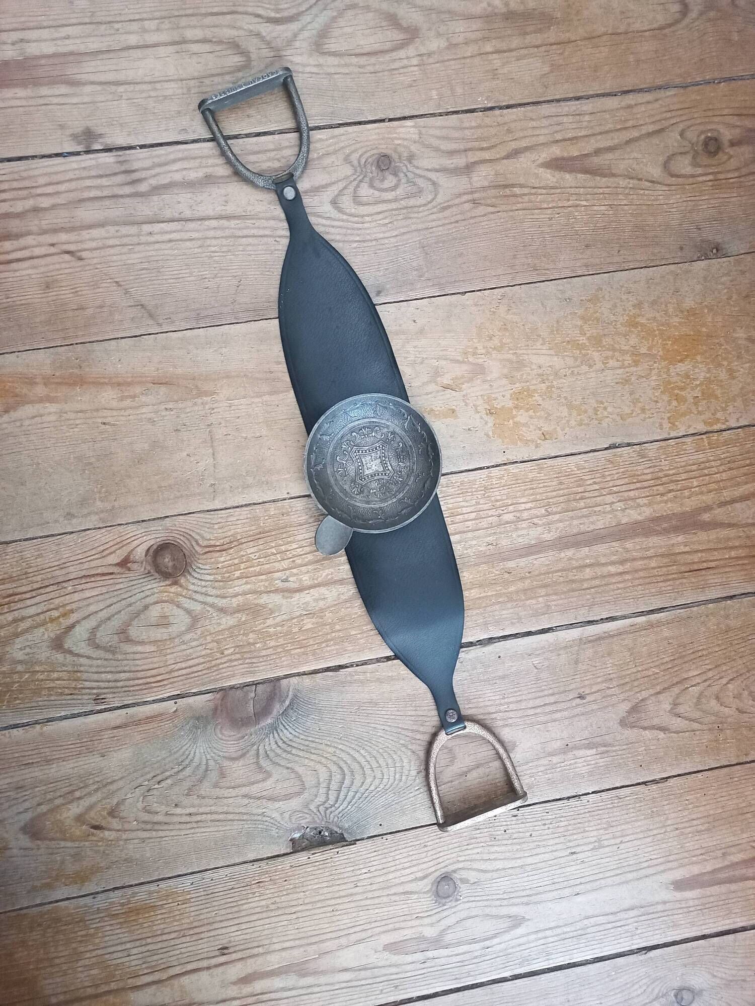 Cendrier vintage pour accoudoir, en cuir et métal, pièce ancienne