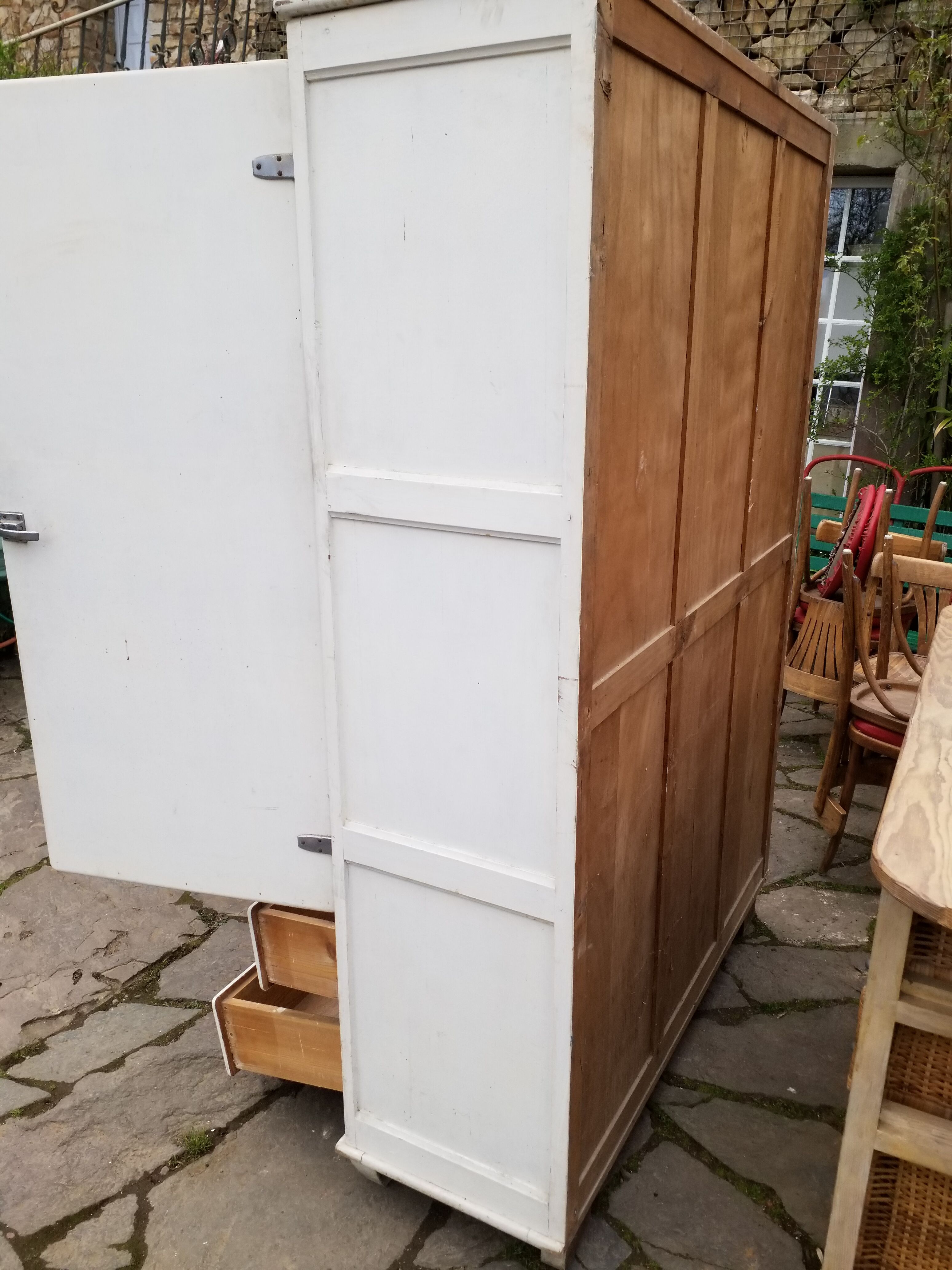 Armoire parisienne
