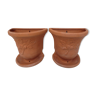 Duo de pots de fleurs muraux en terre cuite décoré