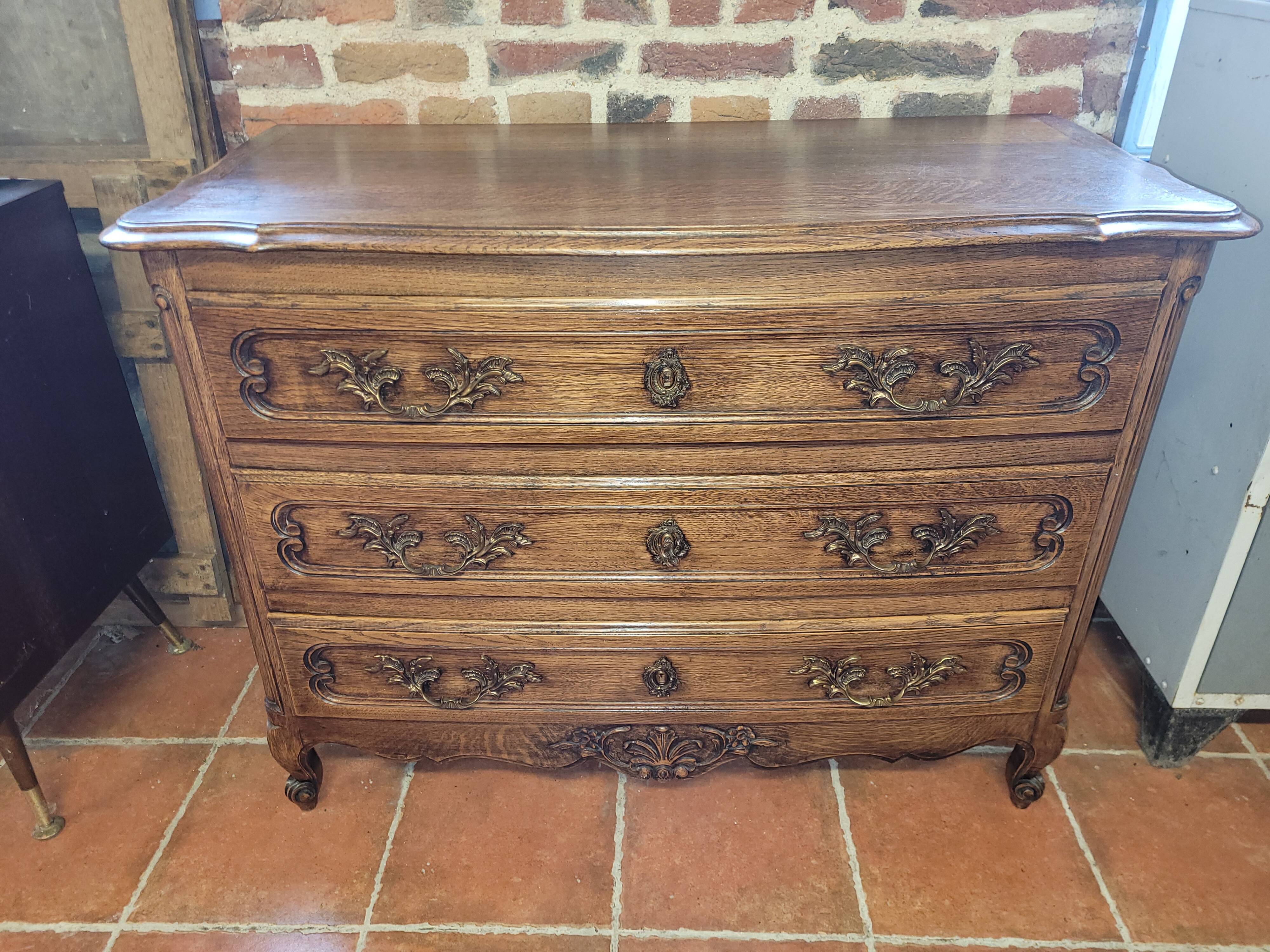 Louis XV style chest of drawers in solid oak