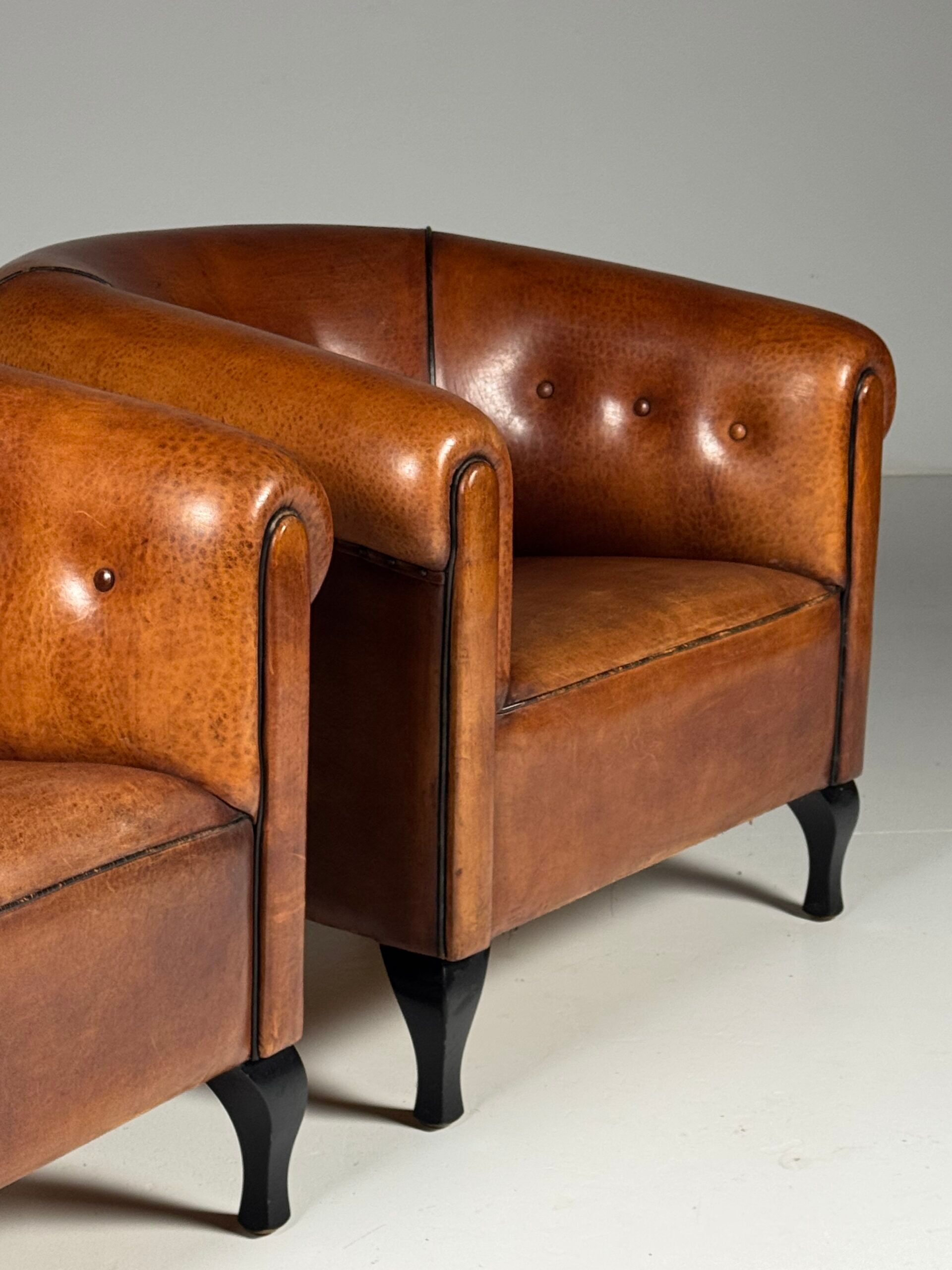 Ensemble de 2 fauteuils club en peau de mouton