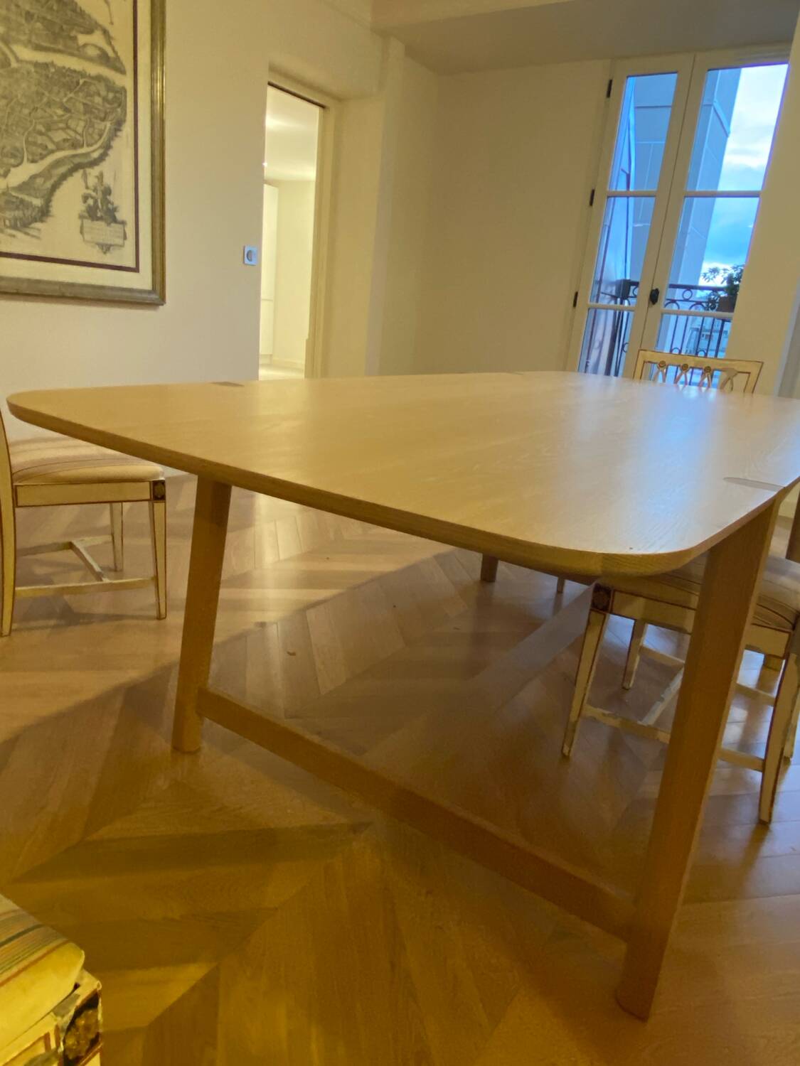 King Living coffee/dining table - extendable light wood