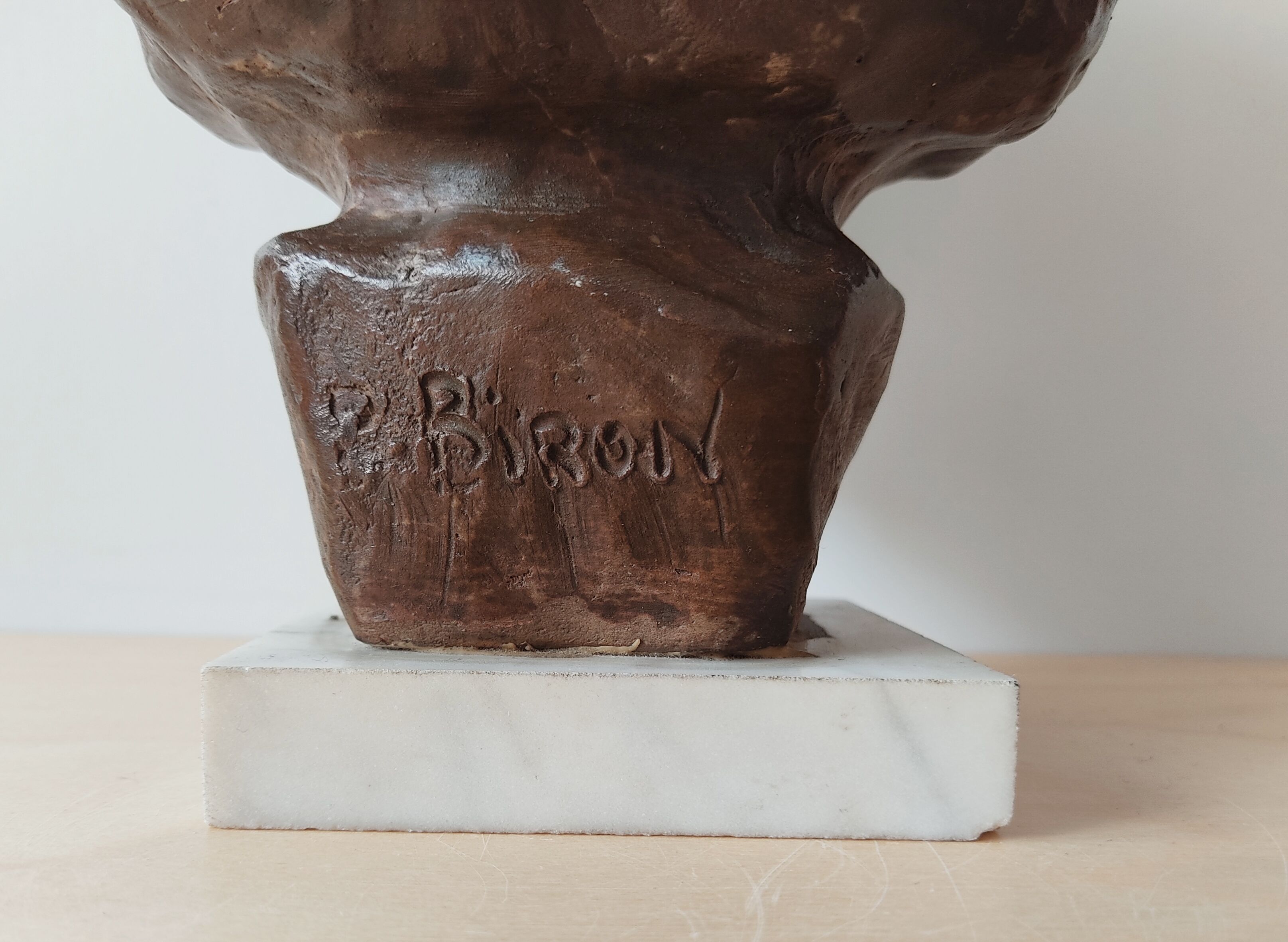 Tête de fillette en terre cuite signée P.Biron