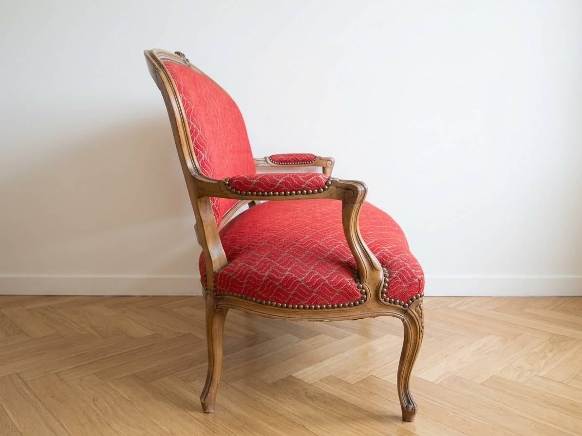 Two-seater Louis XV style sofa in red fabric.