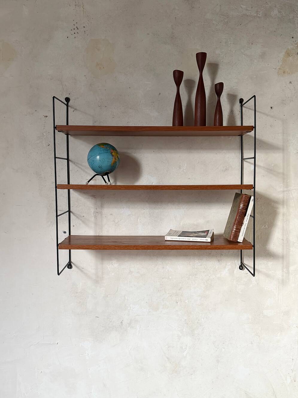 String Style Vintage Wire Wall-Mounted Bookshelf in Teak