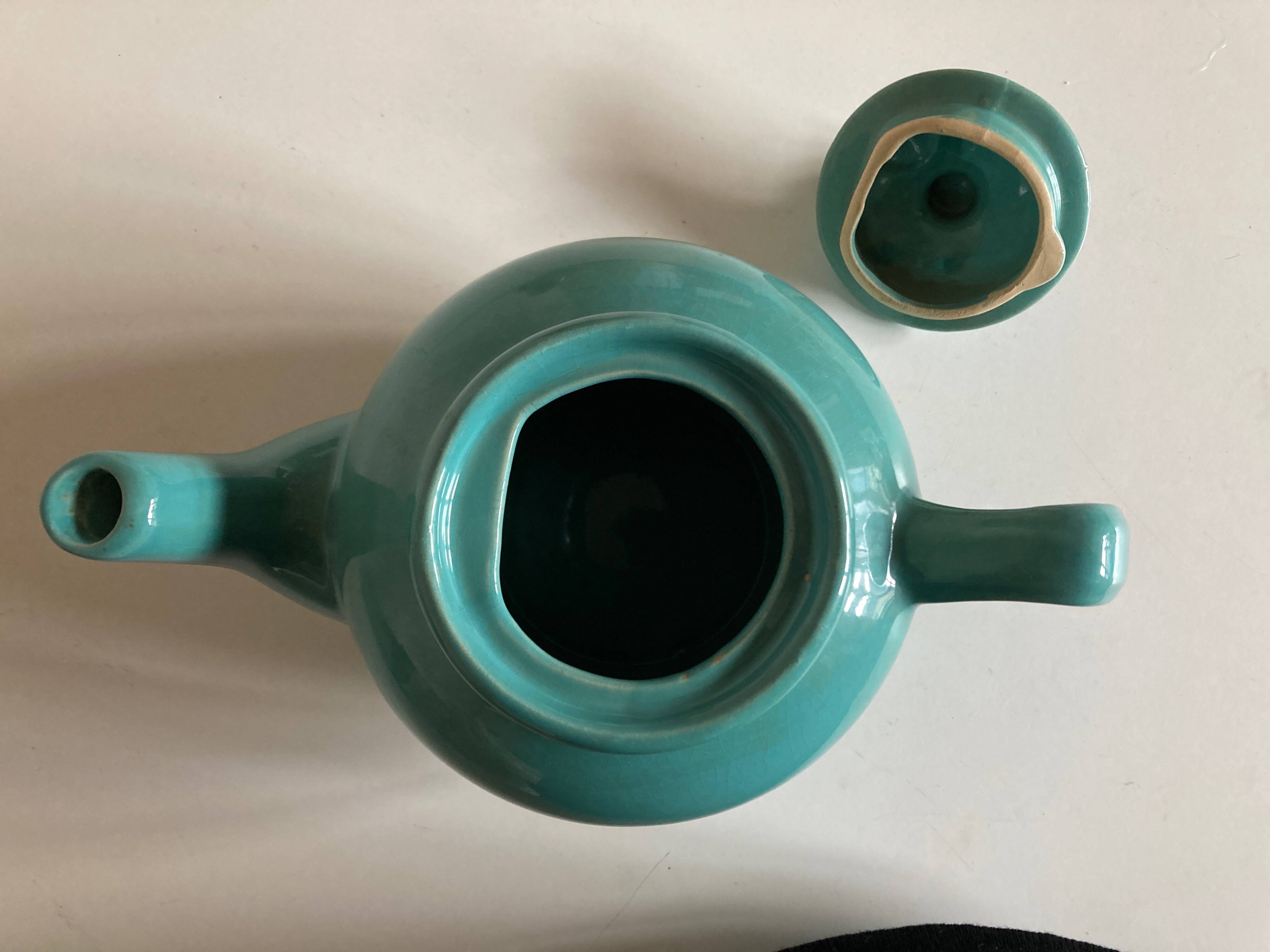 English teapot in turquoise ironstone earthenware 1L