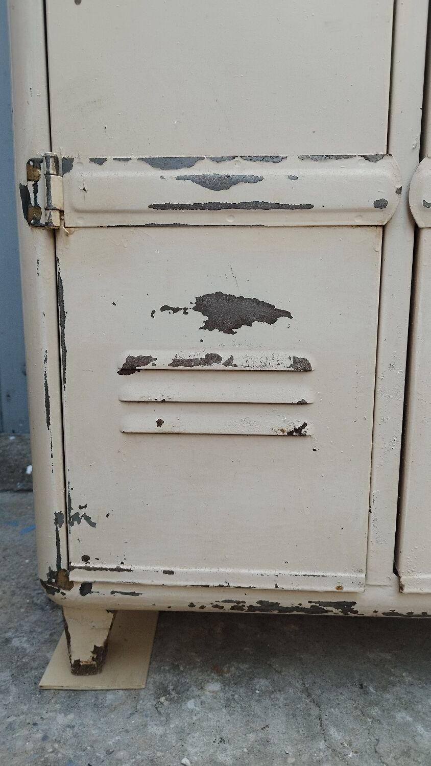 Vintage metal locker with 2 doors