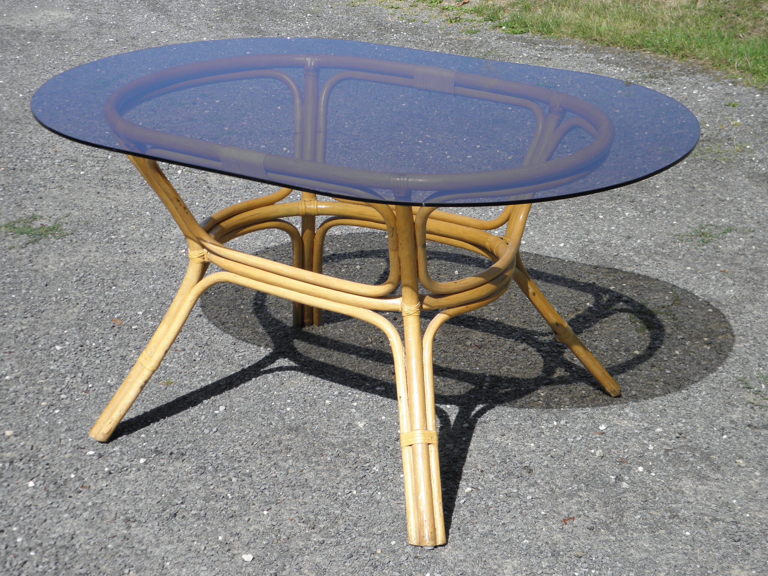 Table rattan and smoked glass 70s