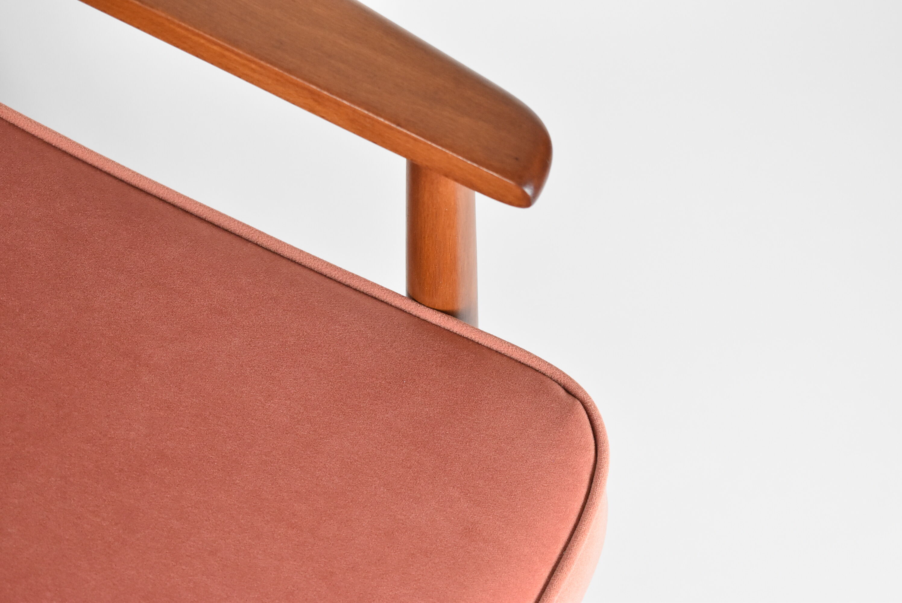 Mid-century modern pink velvet armchair, designer M. Zielinski, 1960s, Poland