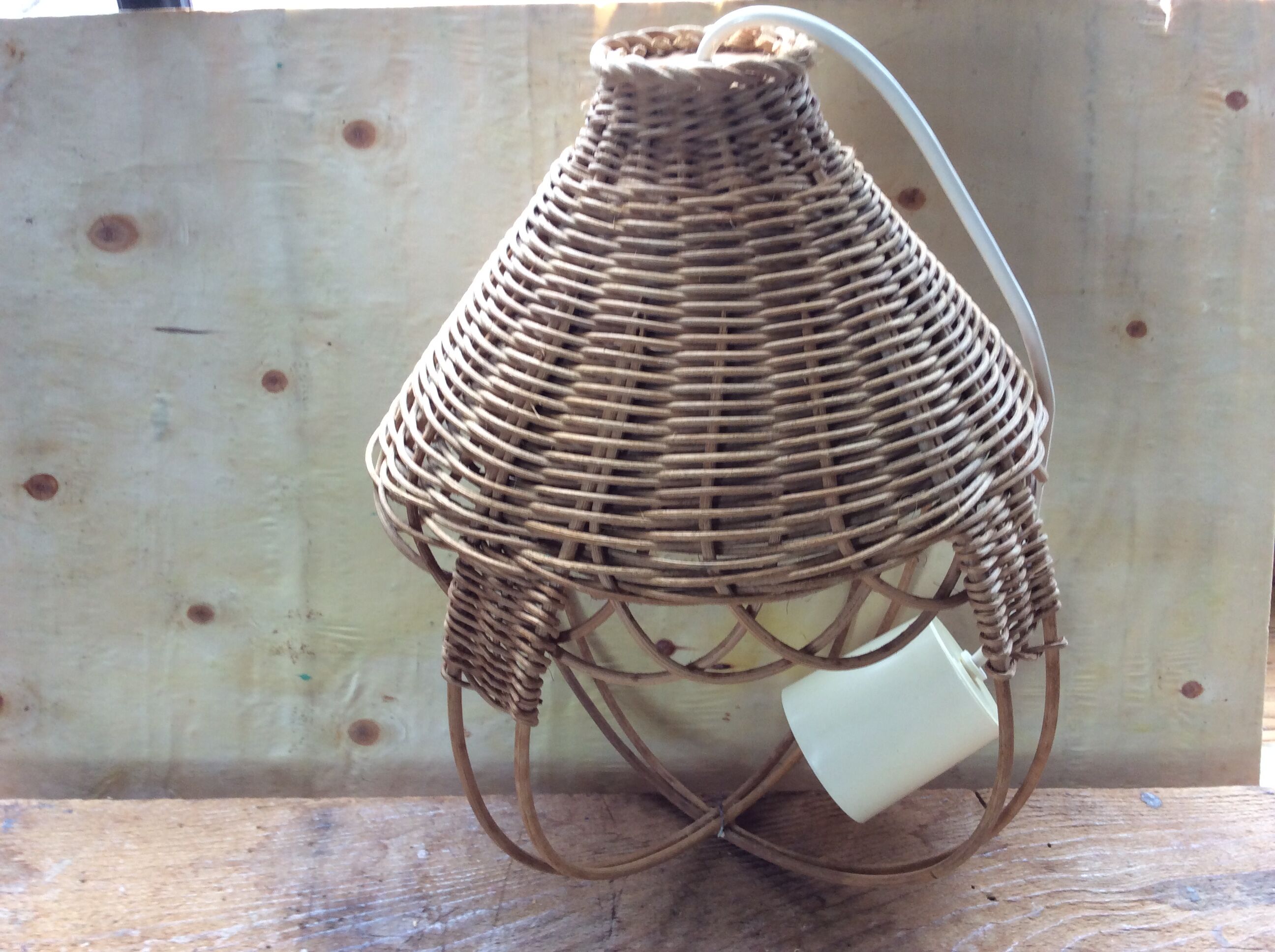 Hanging lamp wicker