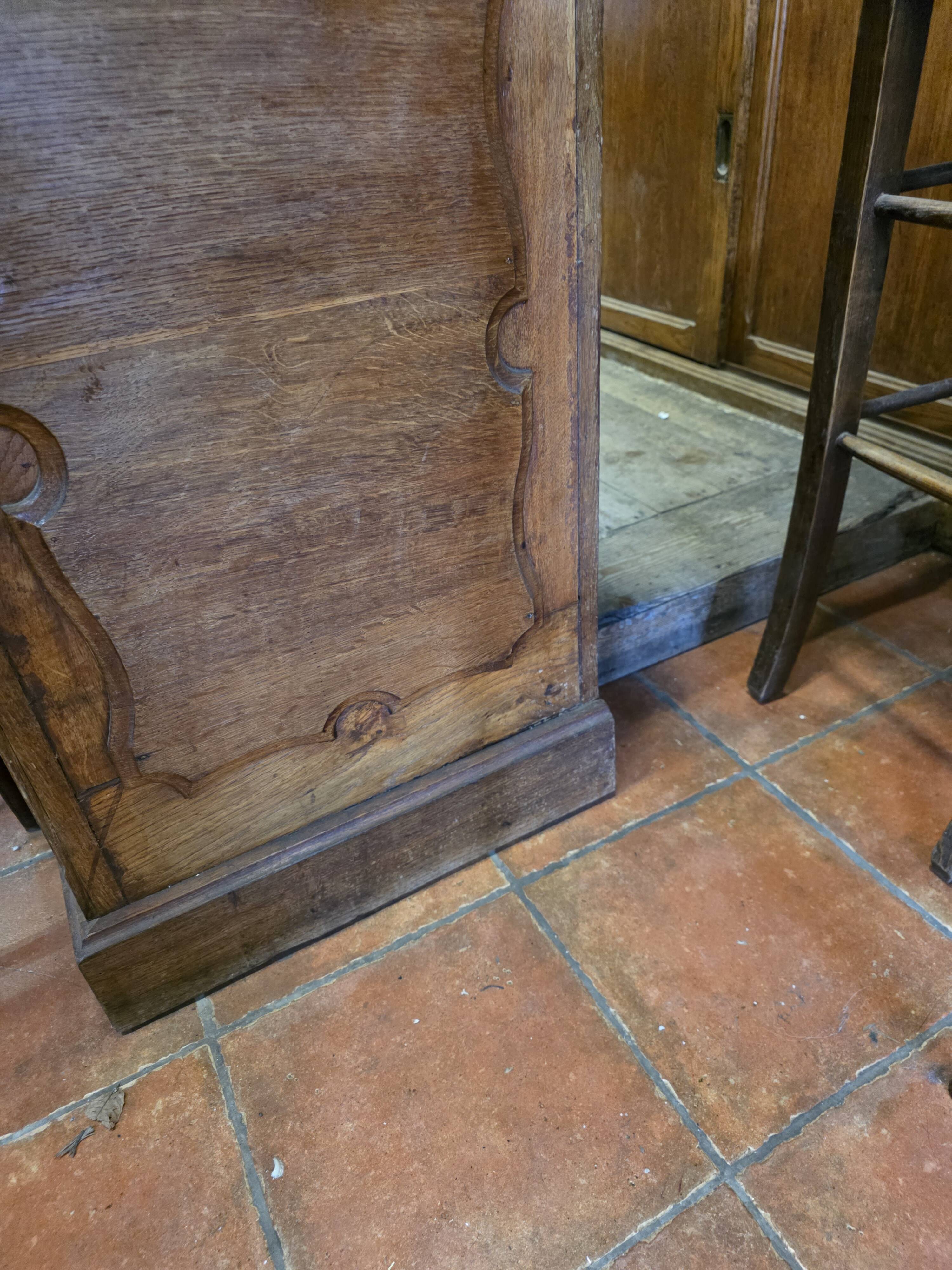 Comptoir de bistrot dessus en pointe de Hongrie