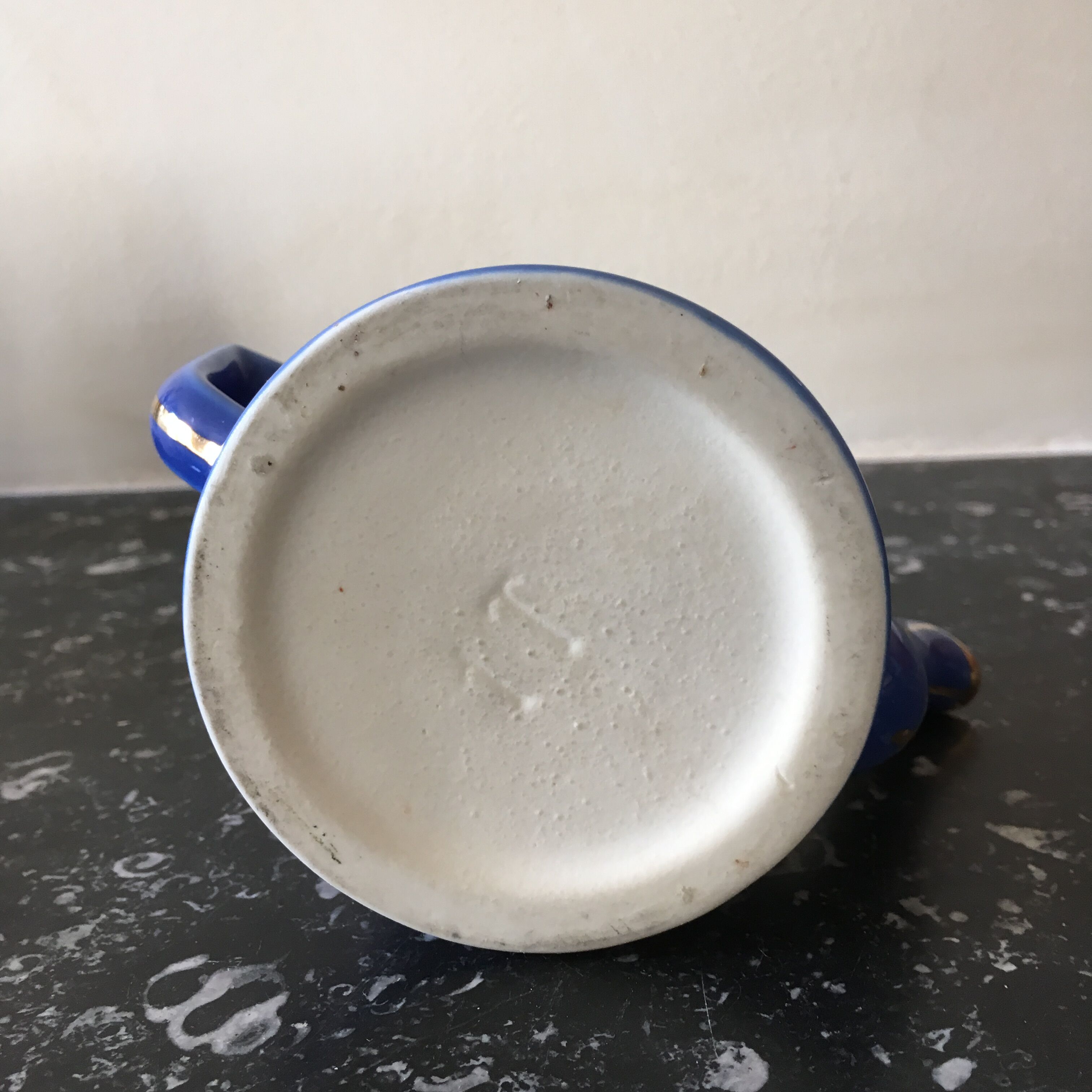 Teapot porcelain