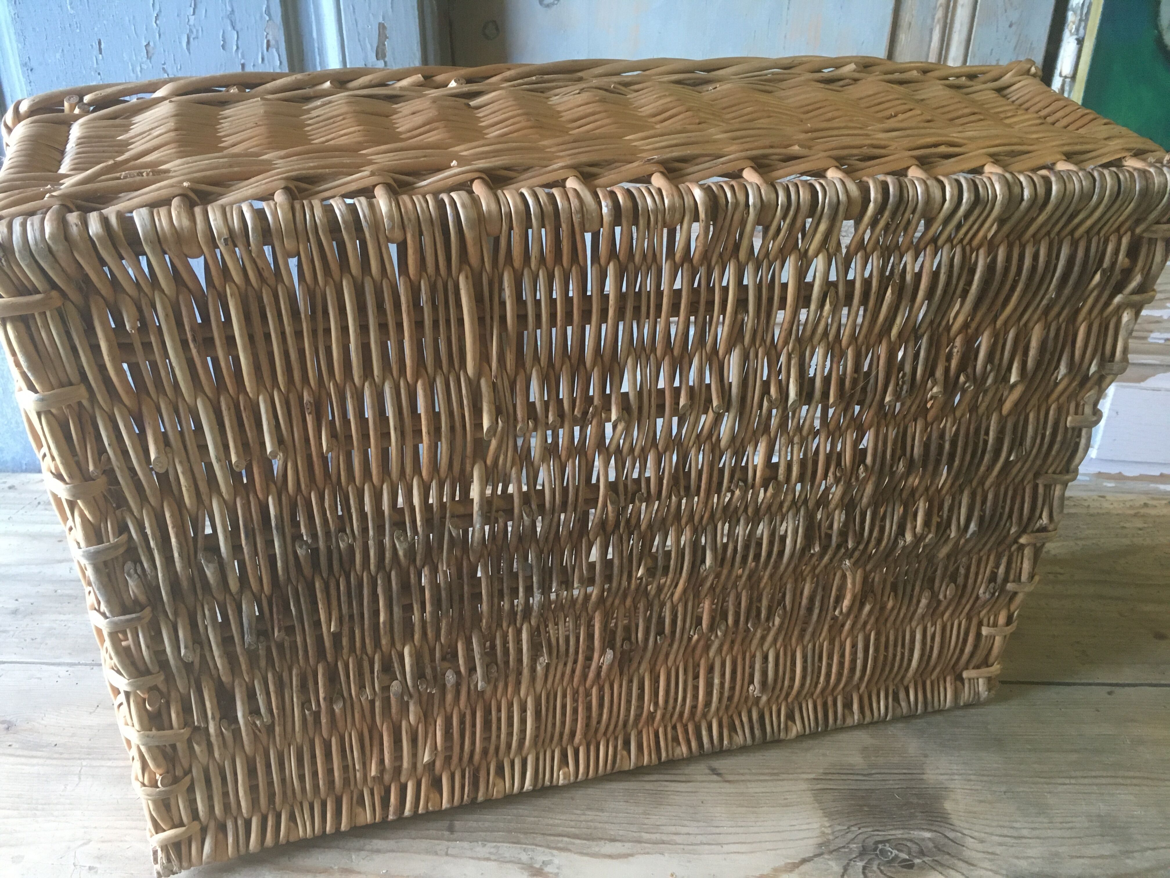Wicker baker's basket