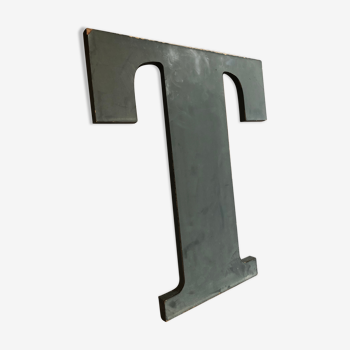 Lettre « T » en bois