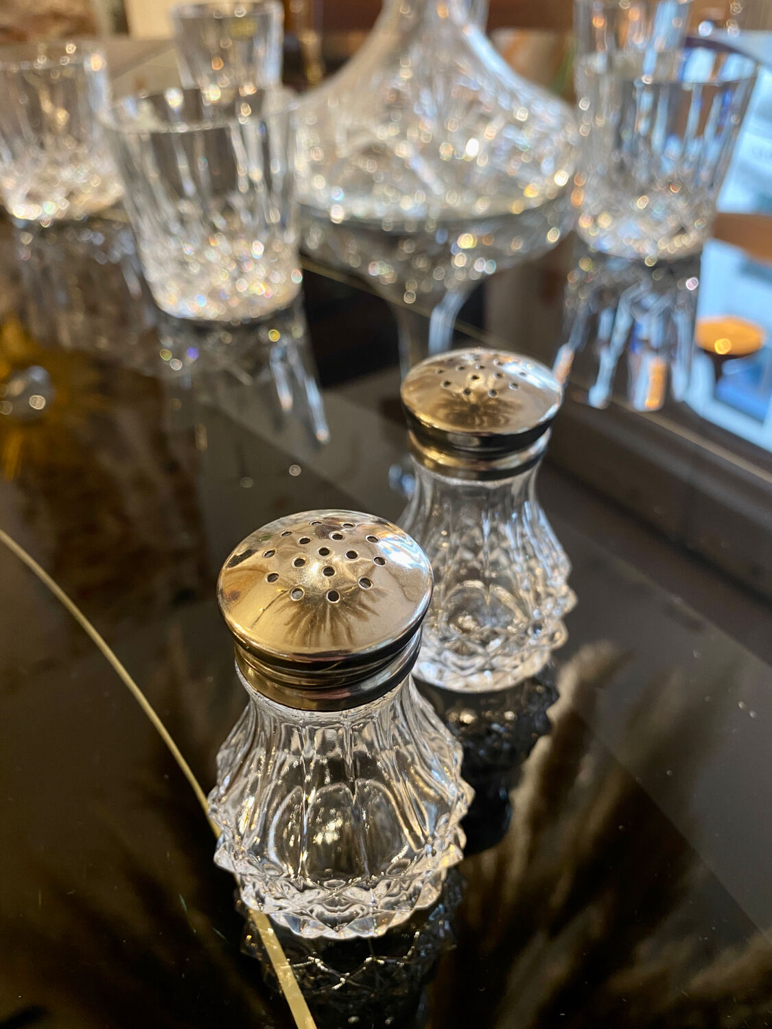 Salt and pepper crystal of Arques