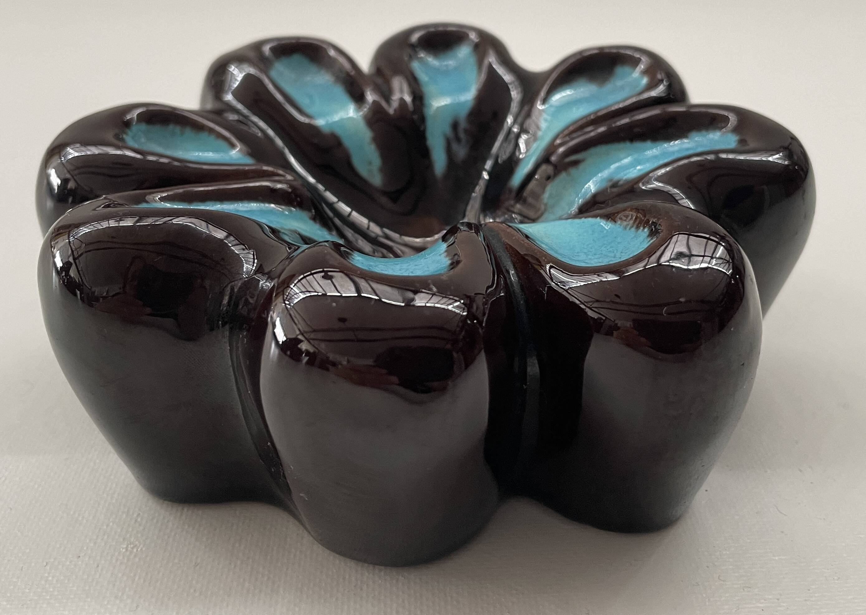 Ashtray or catch-all in ceramic from the 1950s, signed Dih-lem.