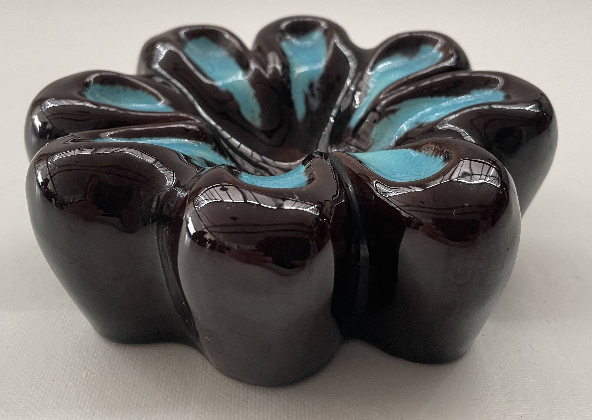 Ashtray or catch-all in ceramic from the 1950s, signed Dih-lem.