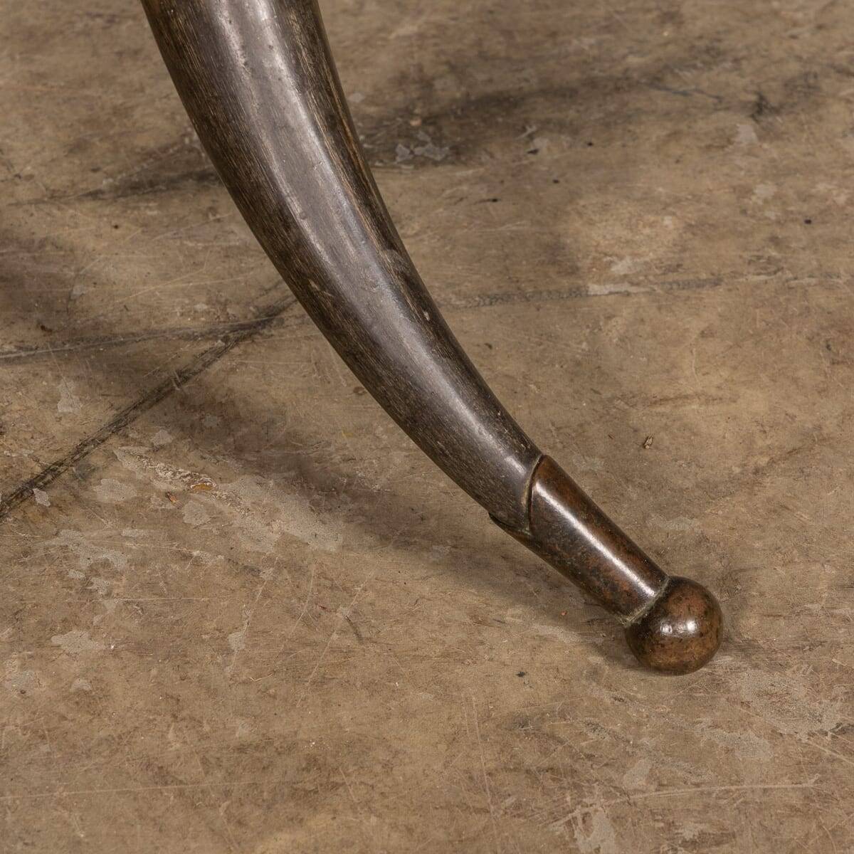 Tabouret en corne de vache victorien du 19e siècle vers 1890