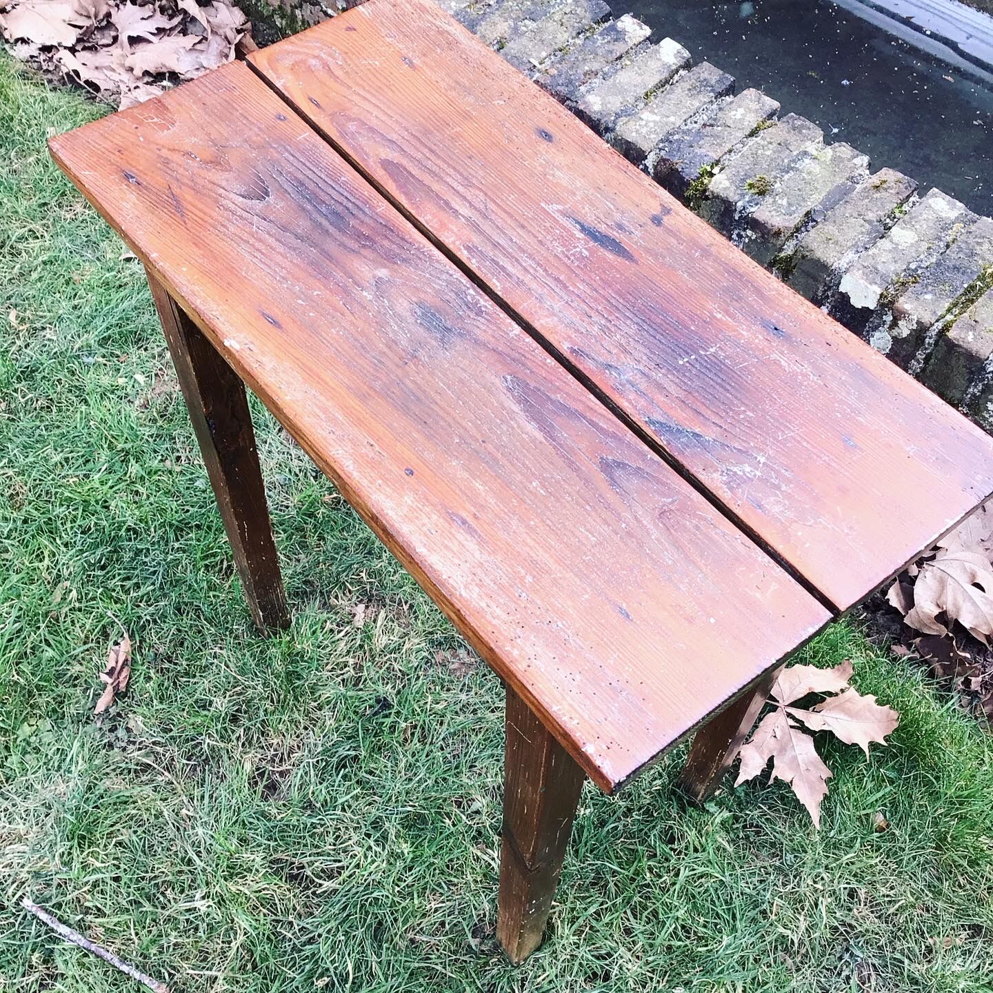 Elegant Farm Console stilt feet