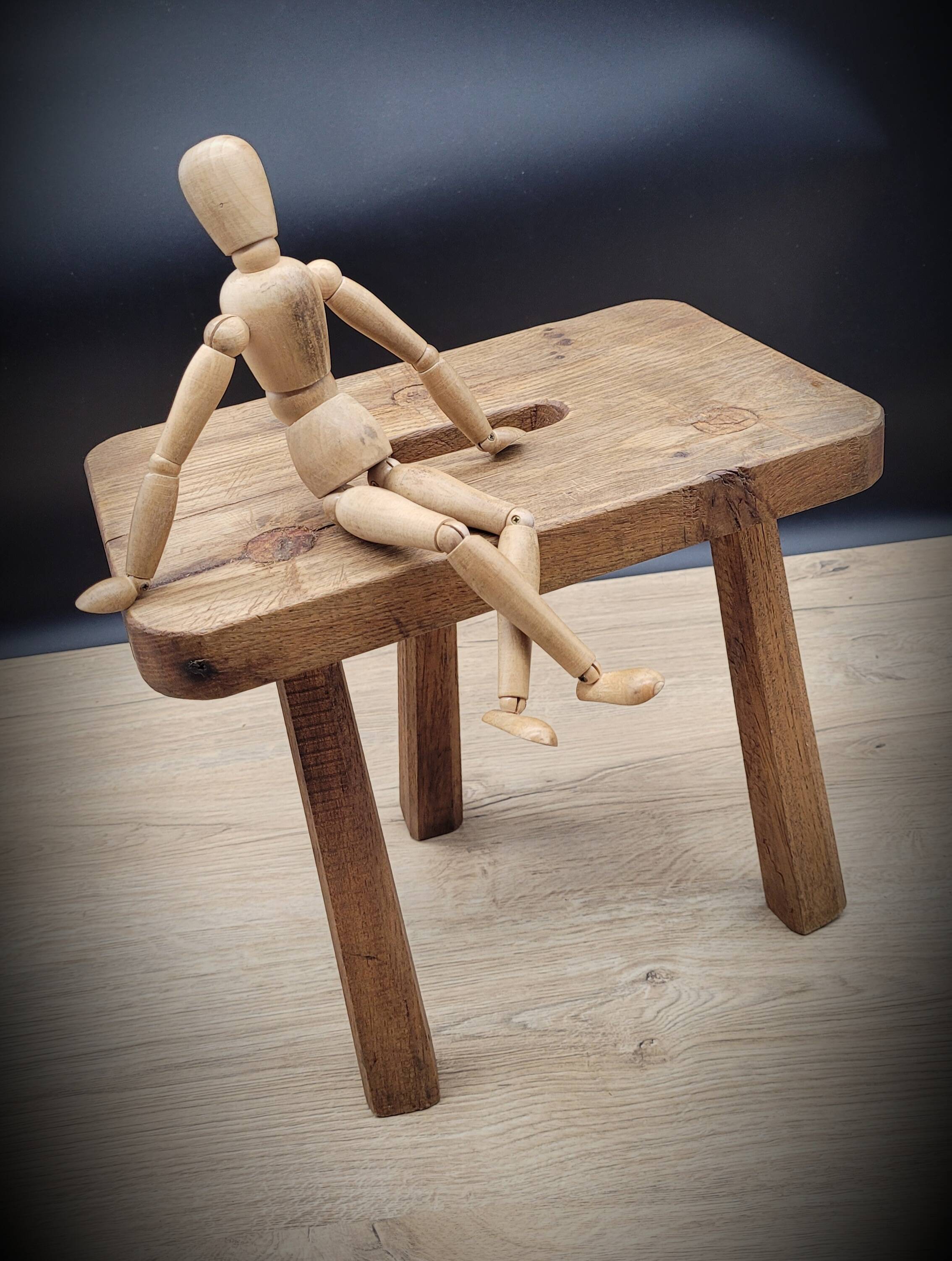 Threeod stool rectangle handle
