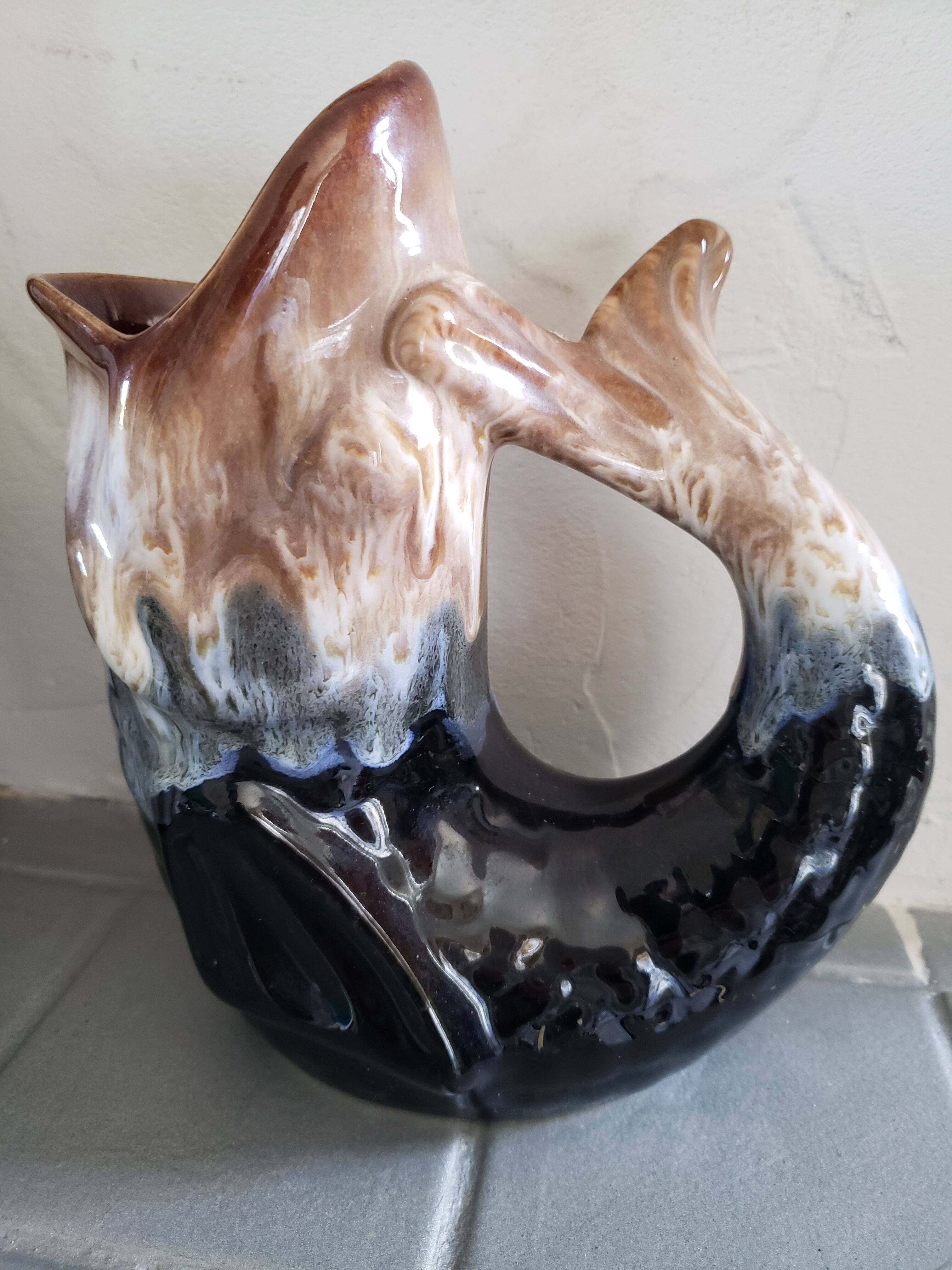 Fish pitcher