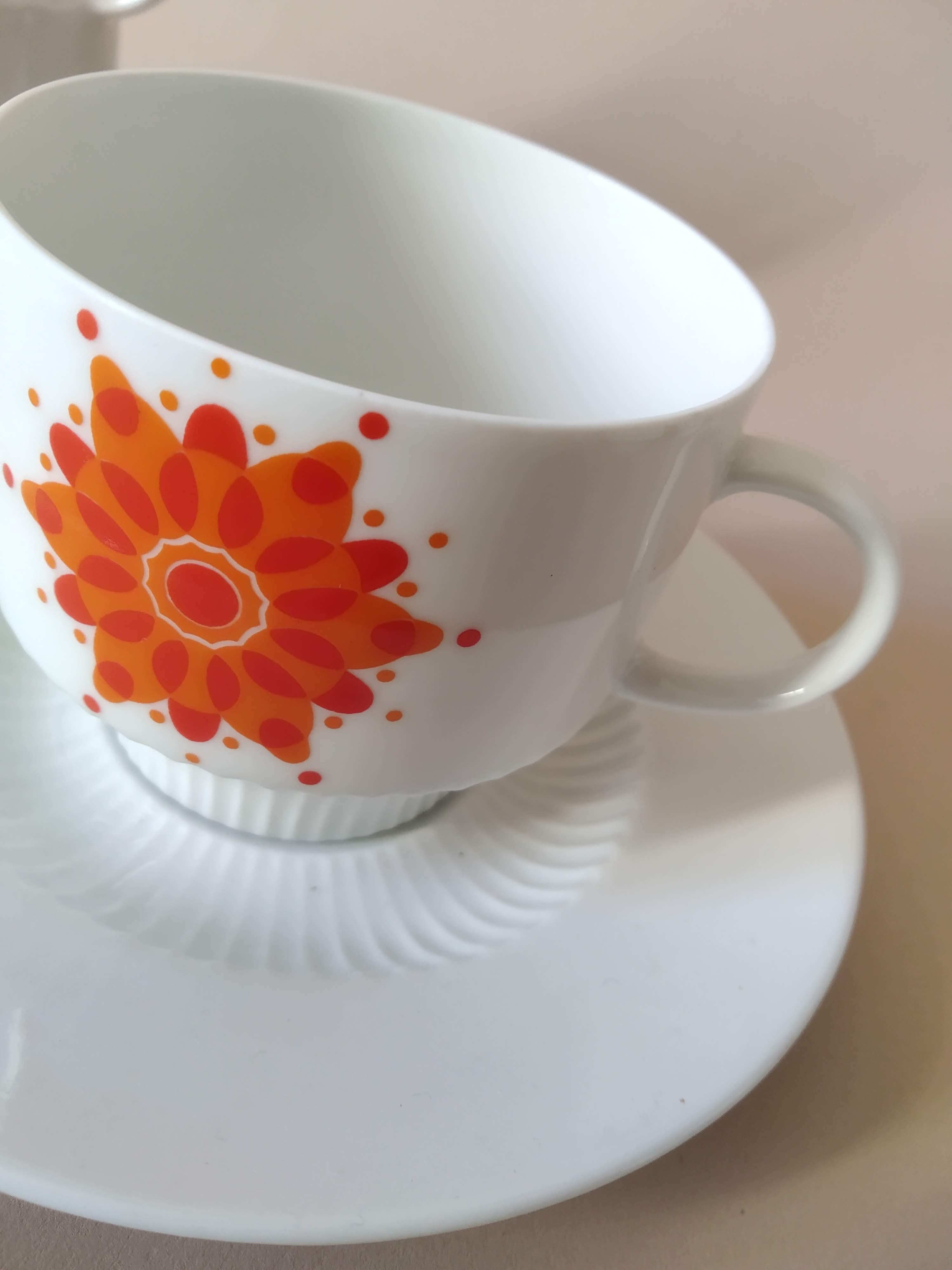 Lot 12 tasses à café et pot à lait en porcelaine Ak Kaiser années 70