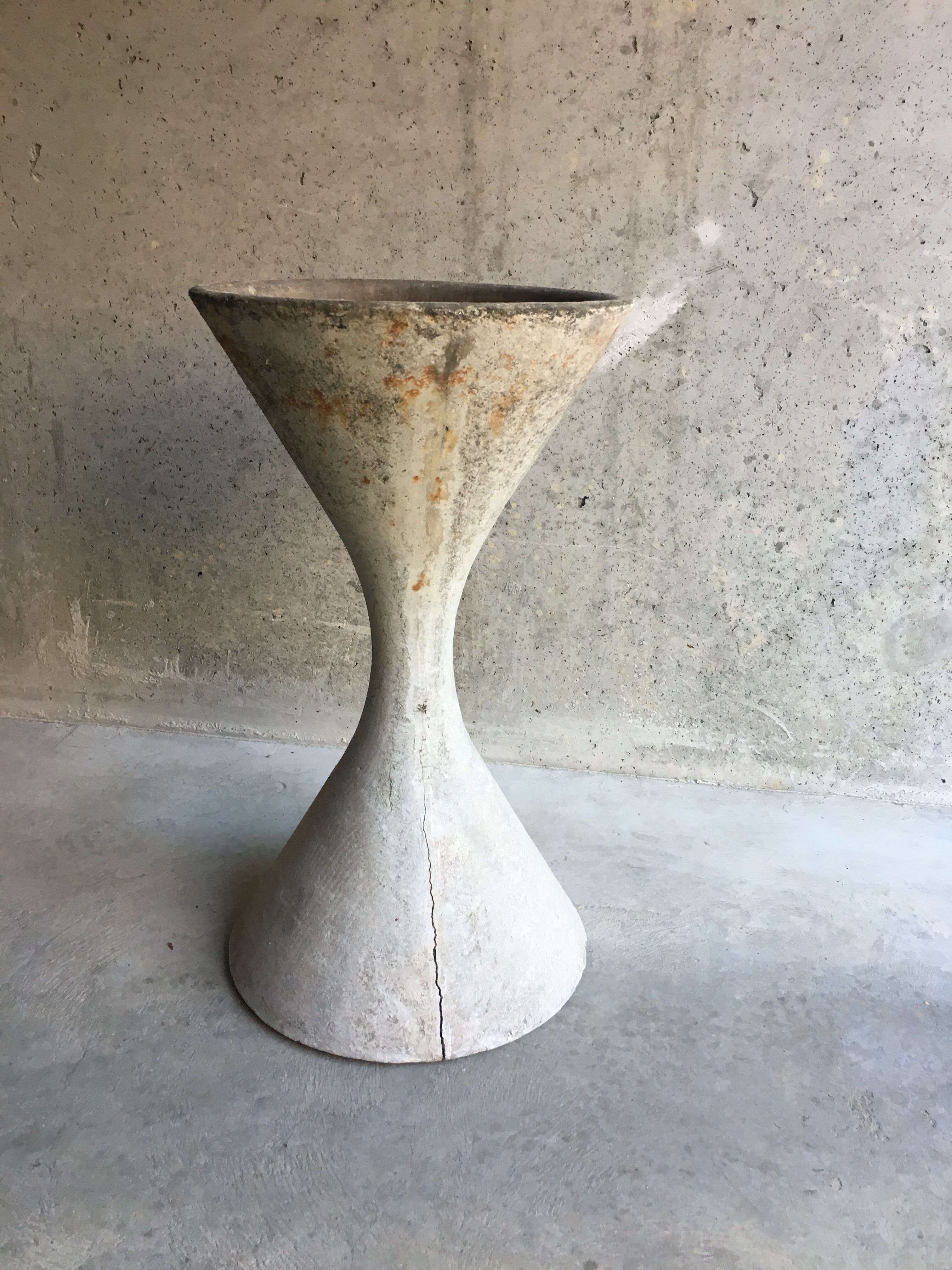 Planter diabolo  by Anton Bee and Willy Guhl to Eternit